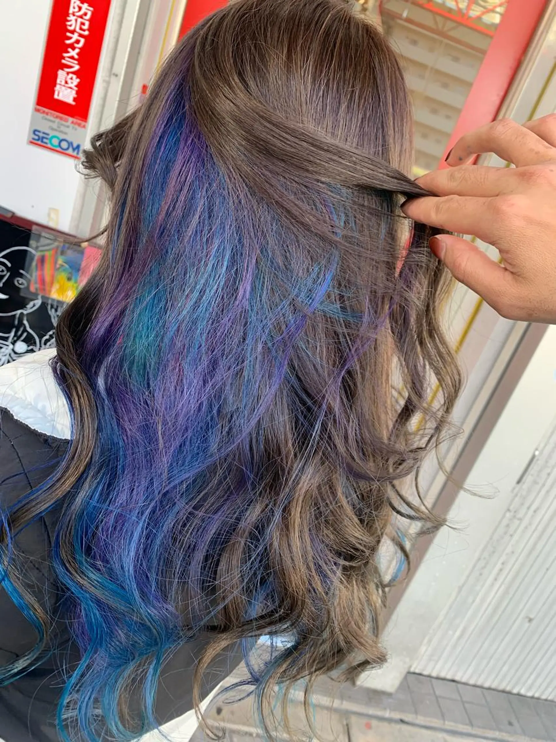 ロング カラー ヘアアレンジ 今村公介 ブリーチ特化、派手髪のヘアスタイル