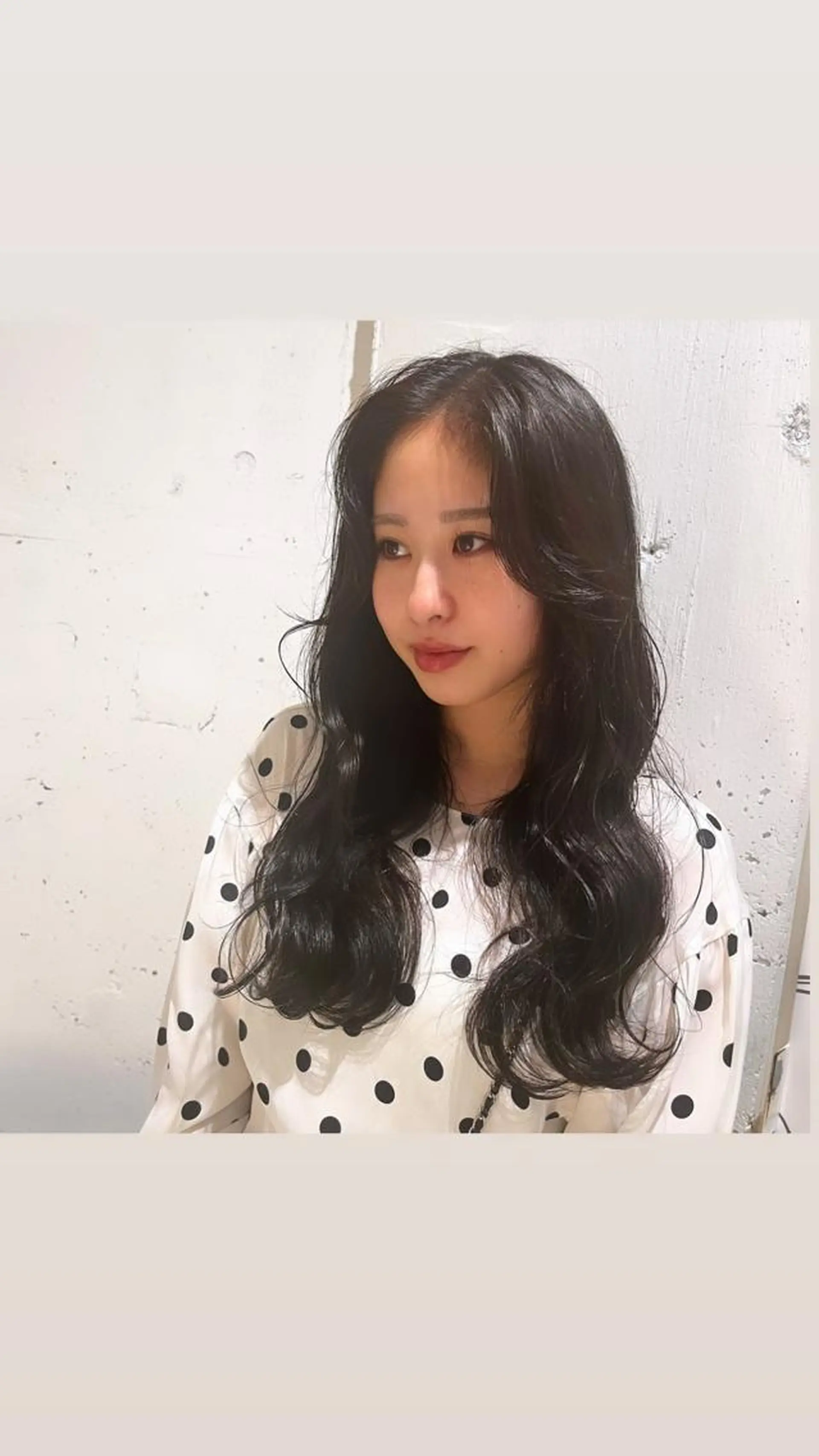 ロング カラー 黒髪 透明感カラー ダークグレー ダークグレージュ グレージュ ヘアカラー トリートメント ヘッドスパ ヘアセット カジュアルを女っぽく 𝗮𝘆𝗮𝗰𝗼のヘアスタイル