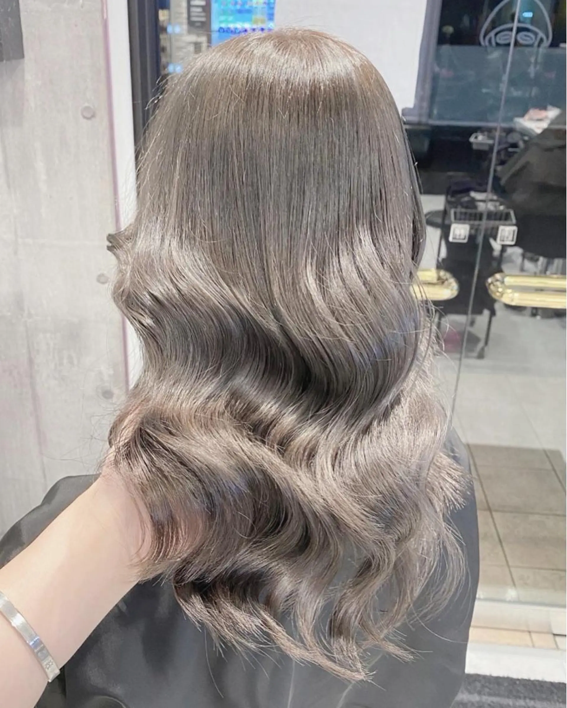 セミロング ハイトーン髪質改善 🎀🐰堀川智史🎀のヘアスタイル