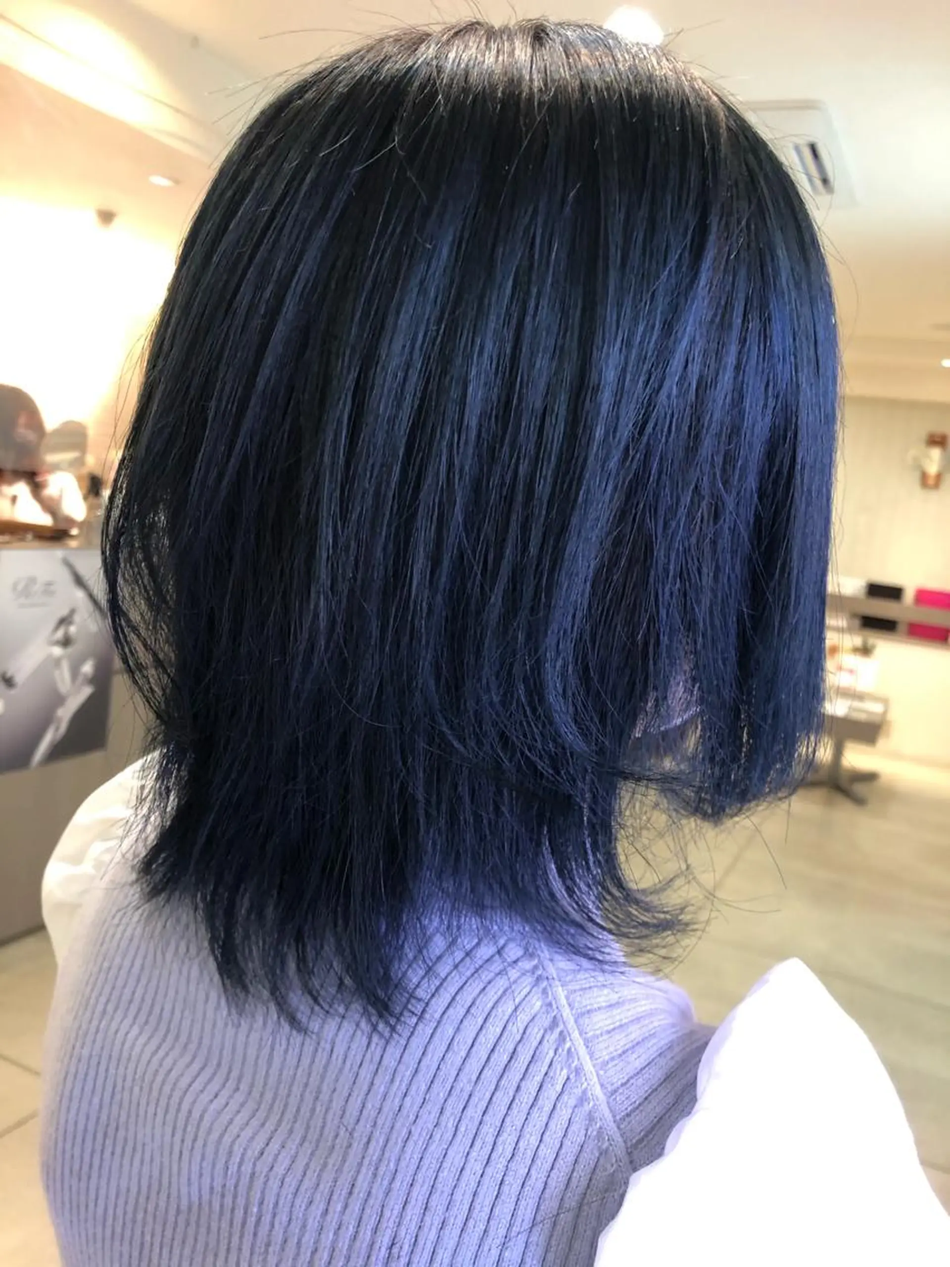ミディアム カラー ブルーカラー カット ヘアカラー 松佐 ゆかりのヘアスタイル