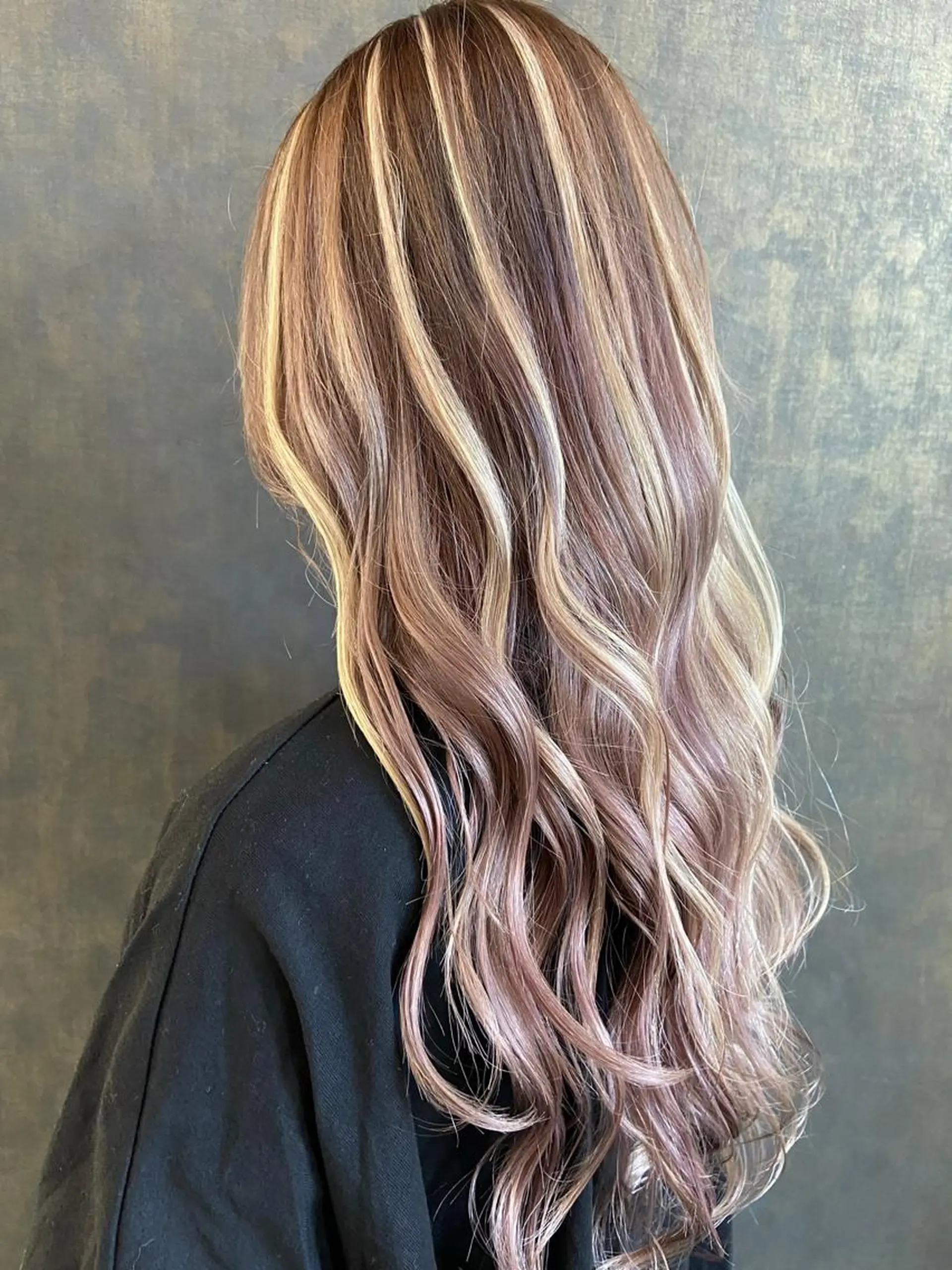 ロング シールエクステ エクステ ハイライト ヘアカラー design salonLia所属・色落ちまで2度綺麗な ハイトーン🪞／ミクのヘアスタイル