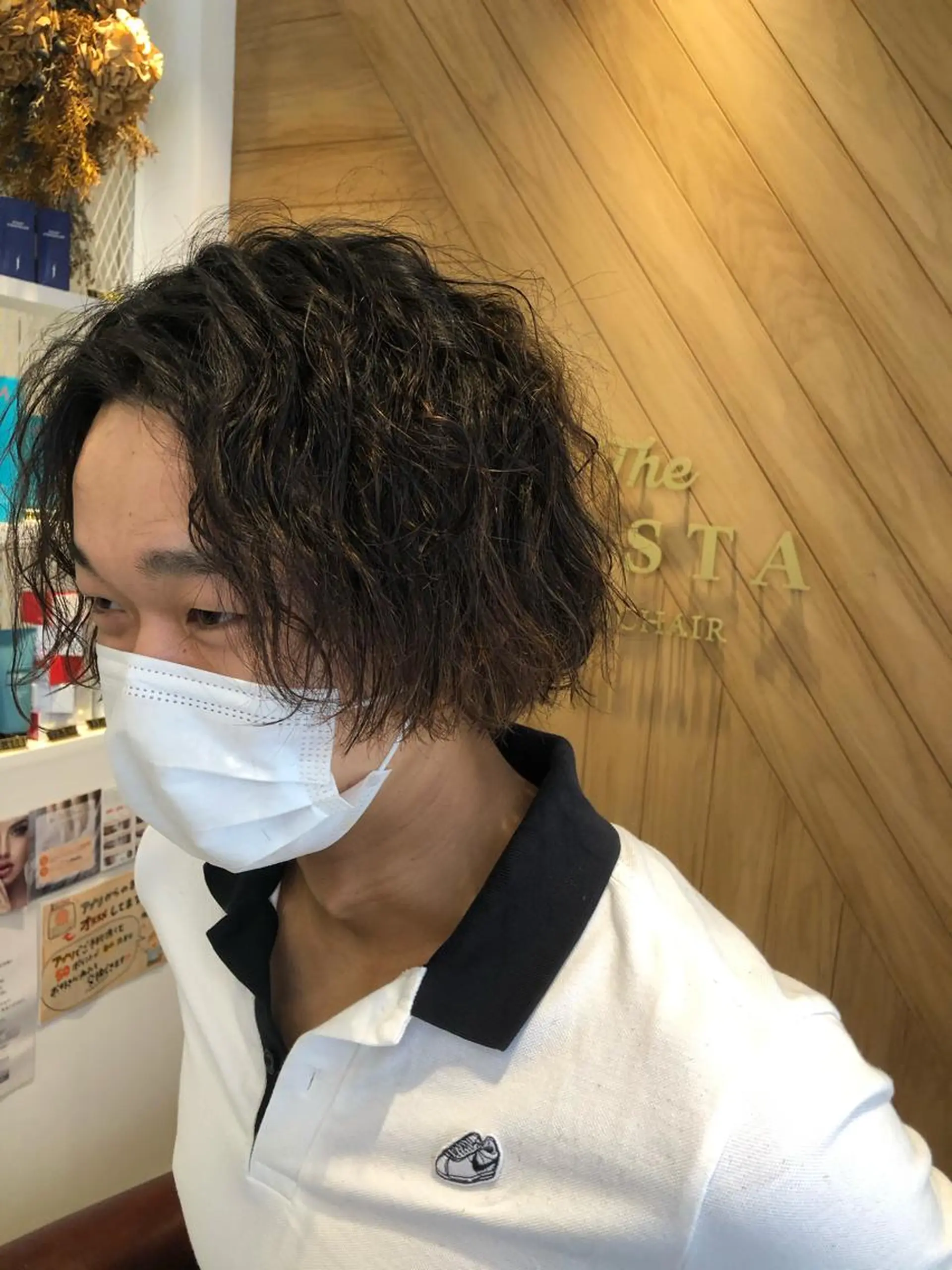 ショート パーマ メンズ 鈴村 大介のヘアスタイル