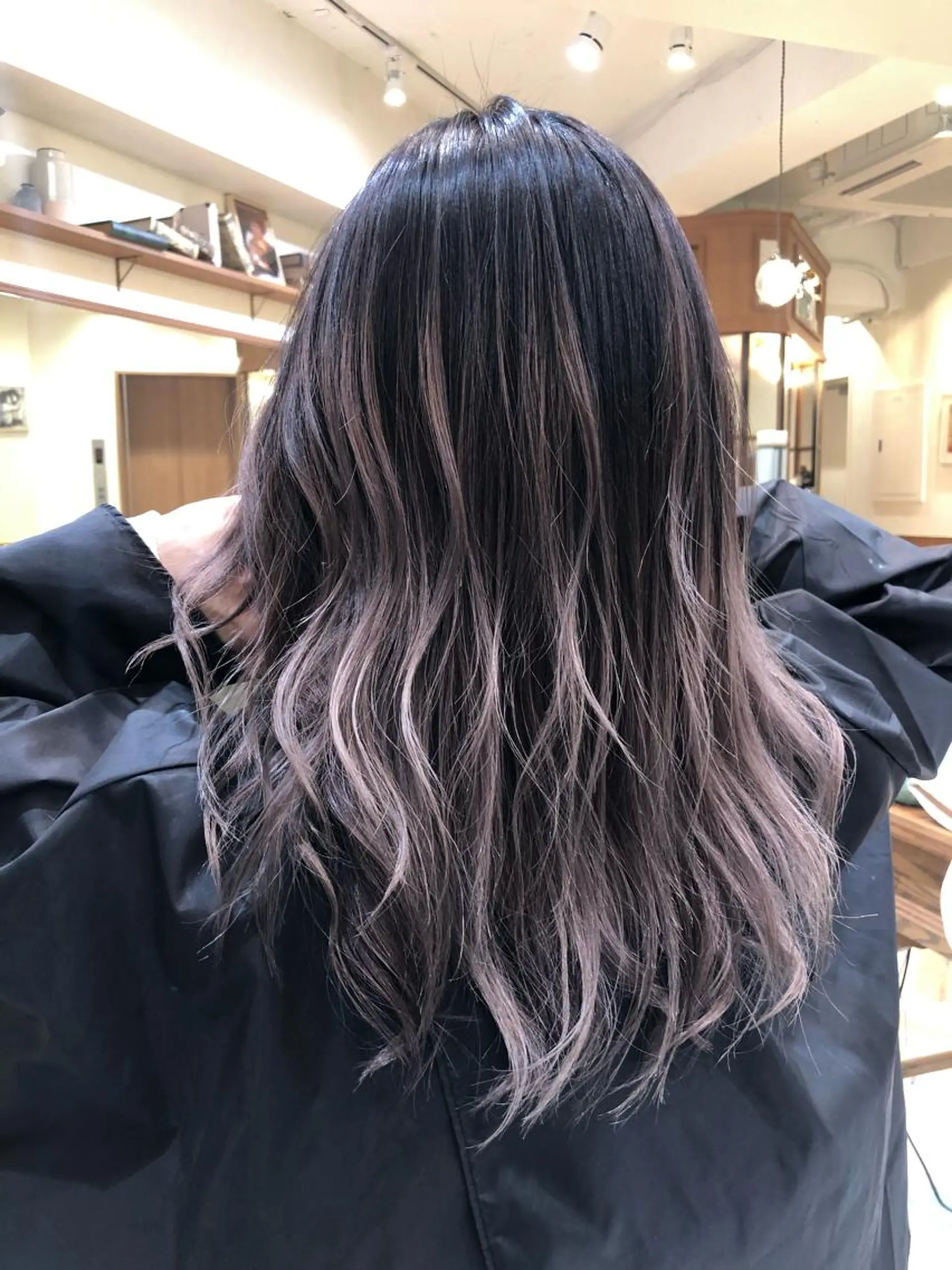 ロング アッシュ ハイライト レイヤーカット salowin 原宿 aroa所属・韓国／ハッシュカット ／透明感カラー／金野のヘアスタイル