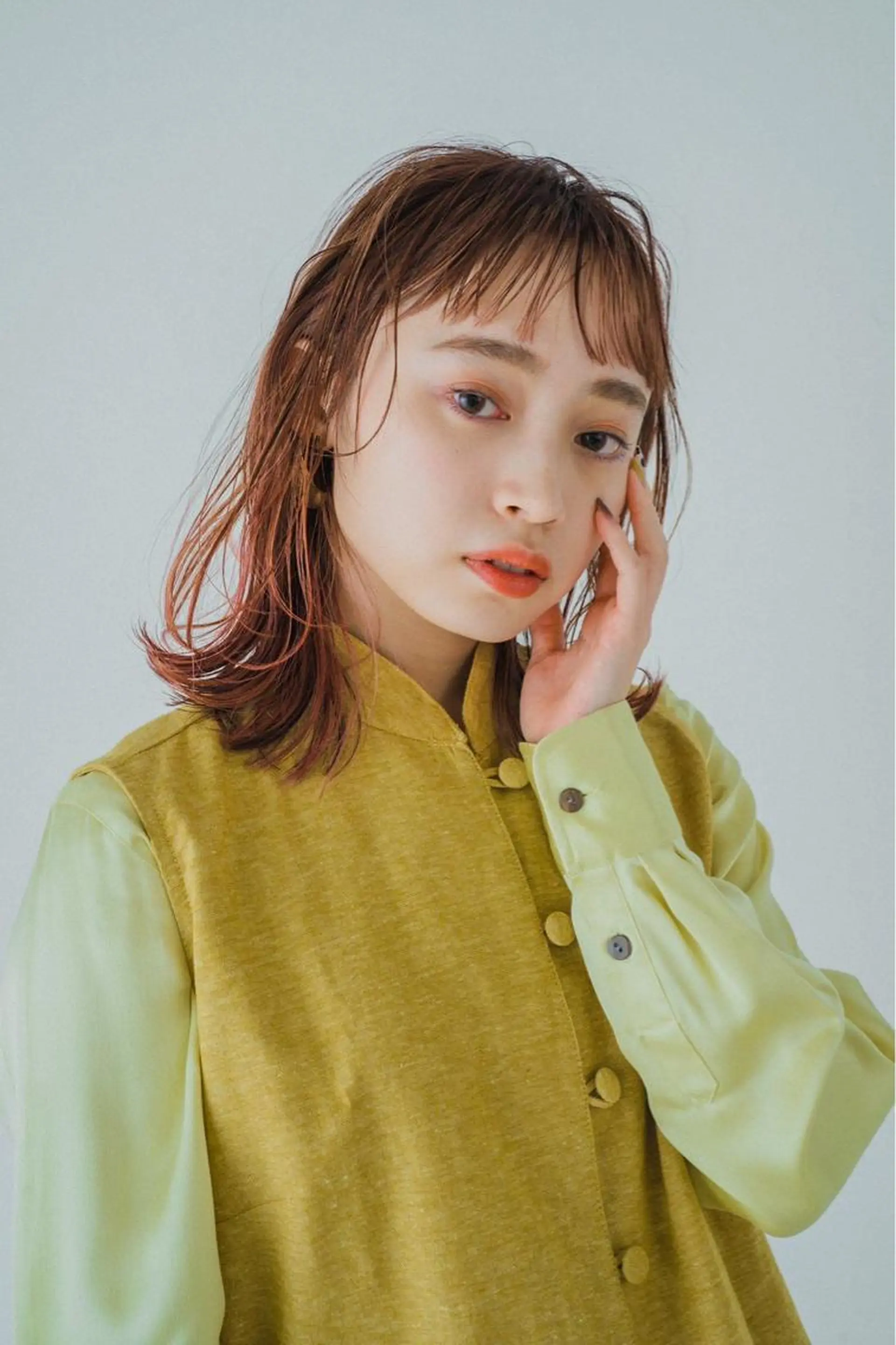 ミディアム カラー THE DAY所属・AKI HASHIMOTOのヘアスタイル