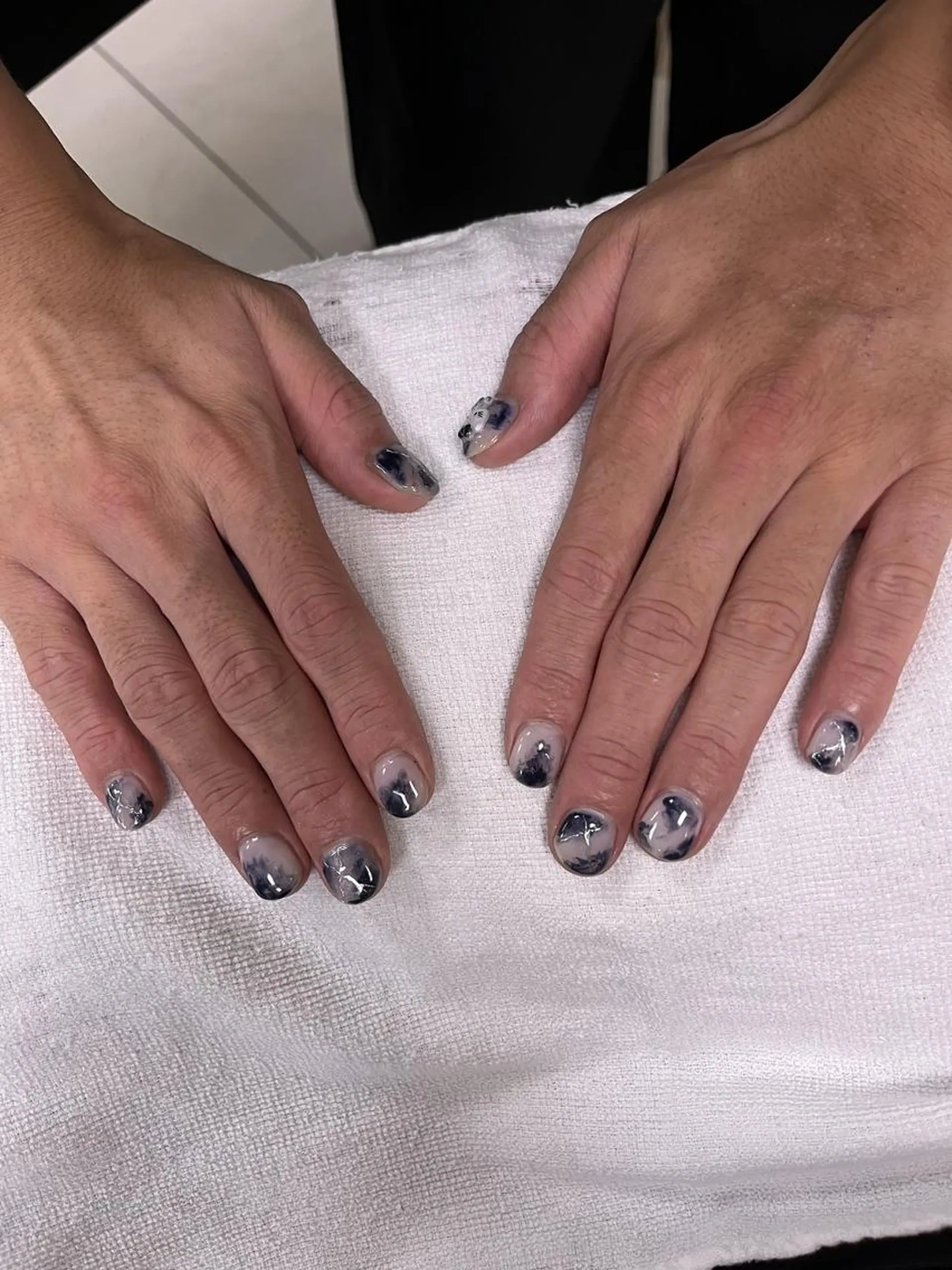 メンズ ネイル ブルー メンズネイル シルバー ホワイト Salon chou chou所属・chouchou renaのネイルデザイン