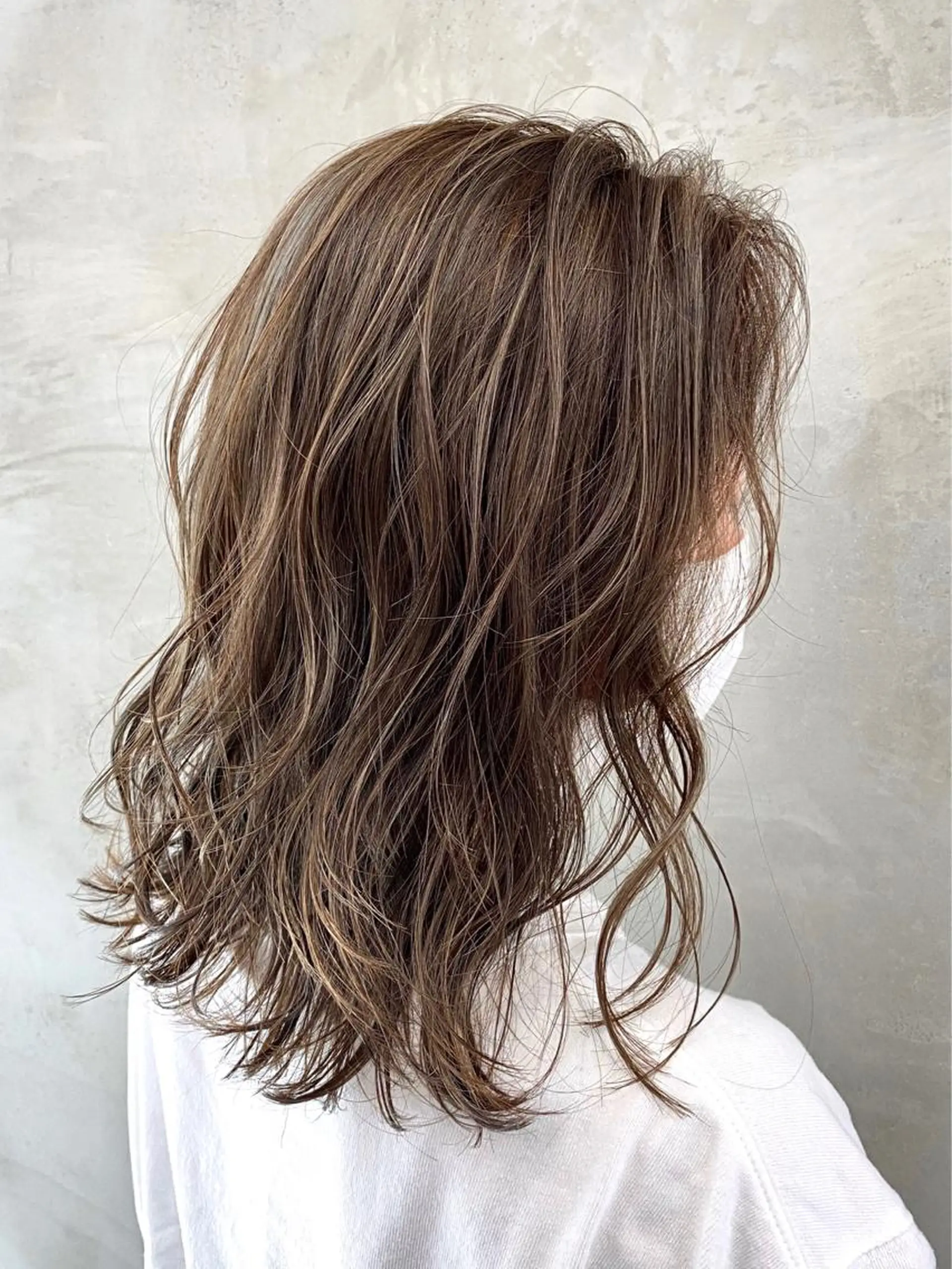 ミディアム カラー グレージュ ハイライトカラー ハイライト カット ヘアカラー トリートメント 🫧透明感カラー🫧 OIKAWAのヘアスタイル