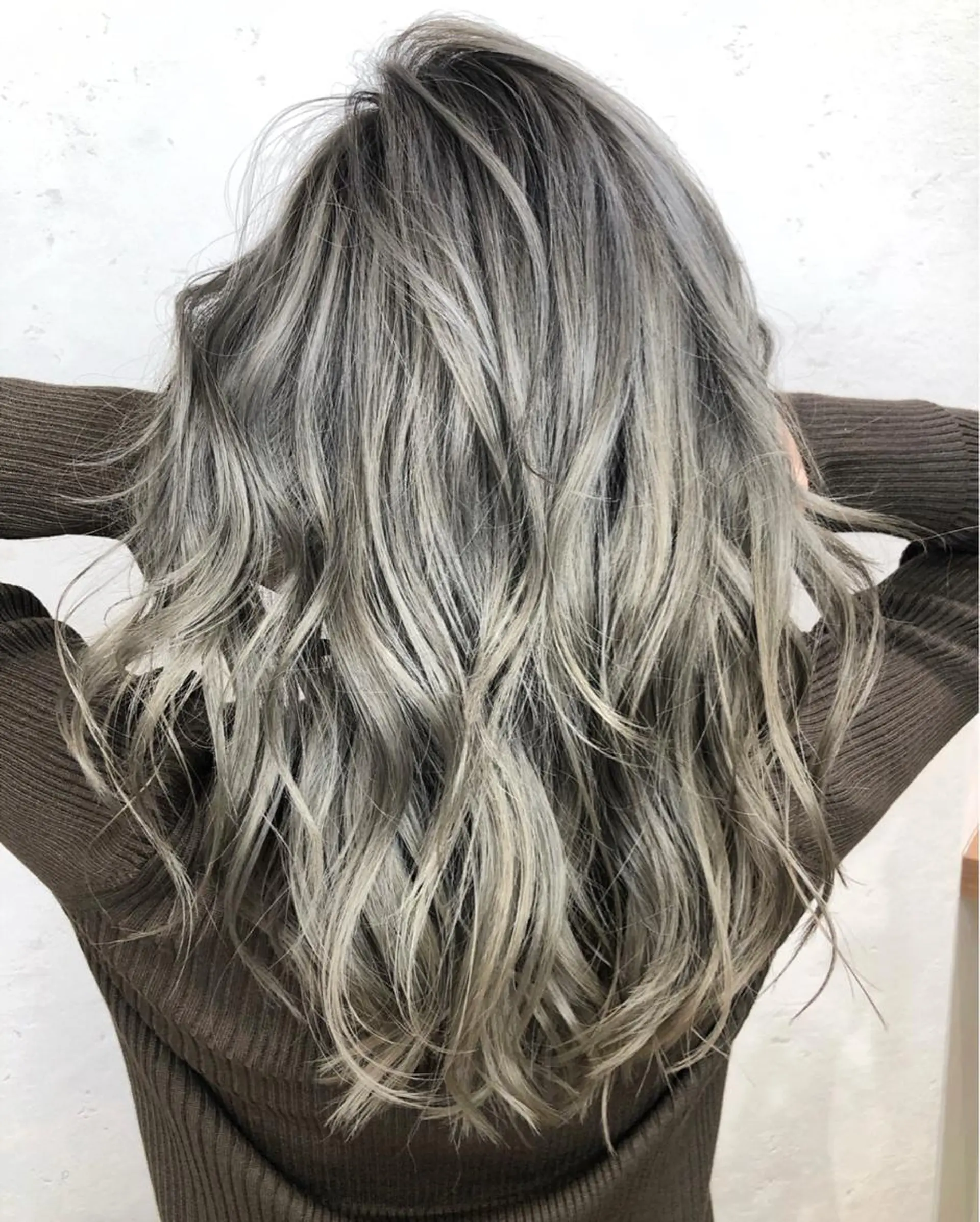 ロング ハイライト レイヤーカット salowin 原宿 aroa所属・韓国／ハッシュカット ／透明感カラー／金野のヘアスタイル