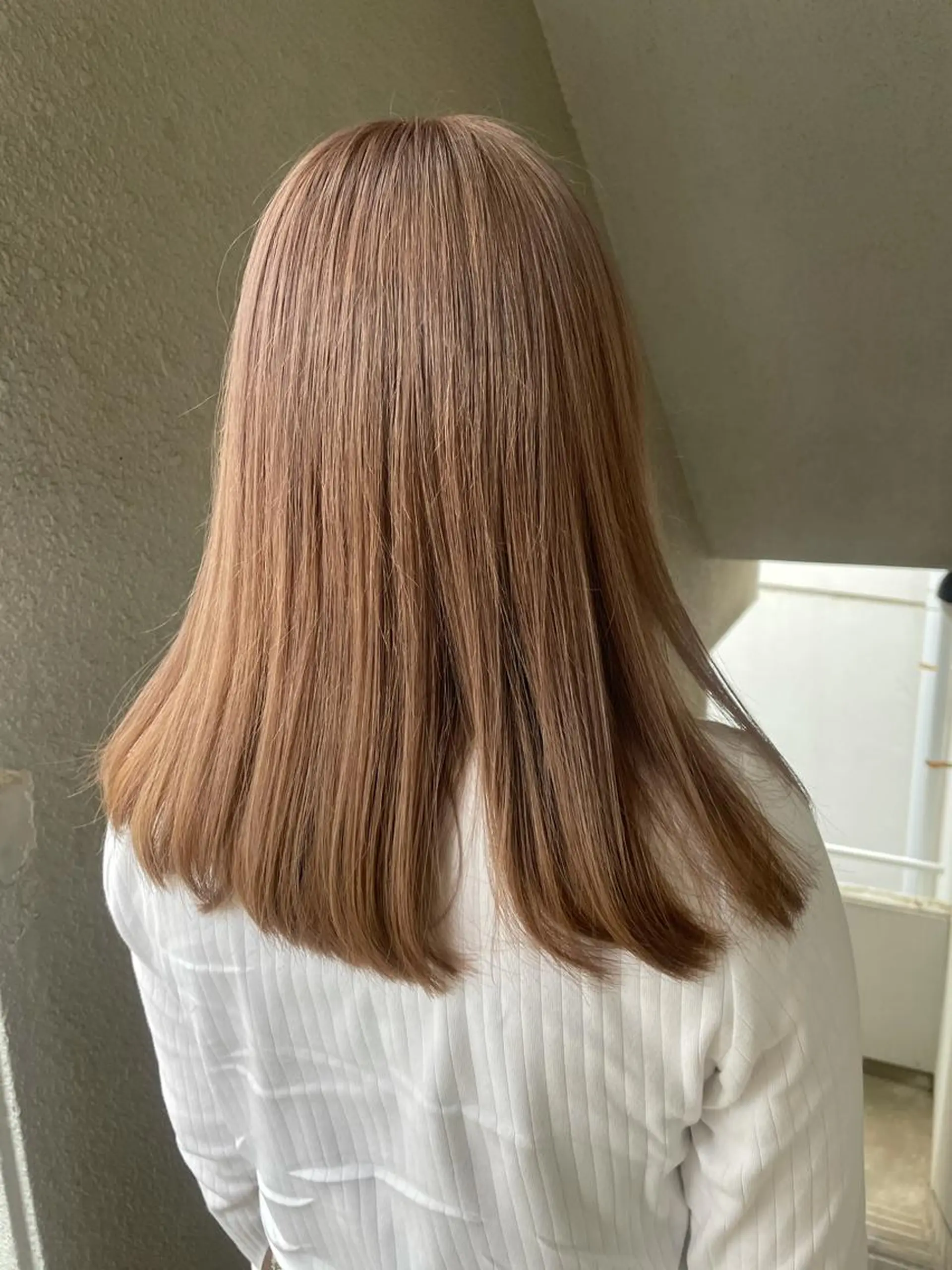 セミロング カラー ベージュカラー ブリーチ ハイトーンカラー 奥野 紗弓のヘアスタイル