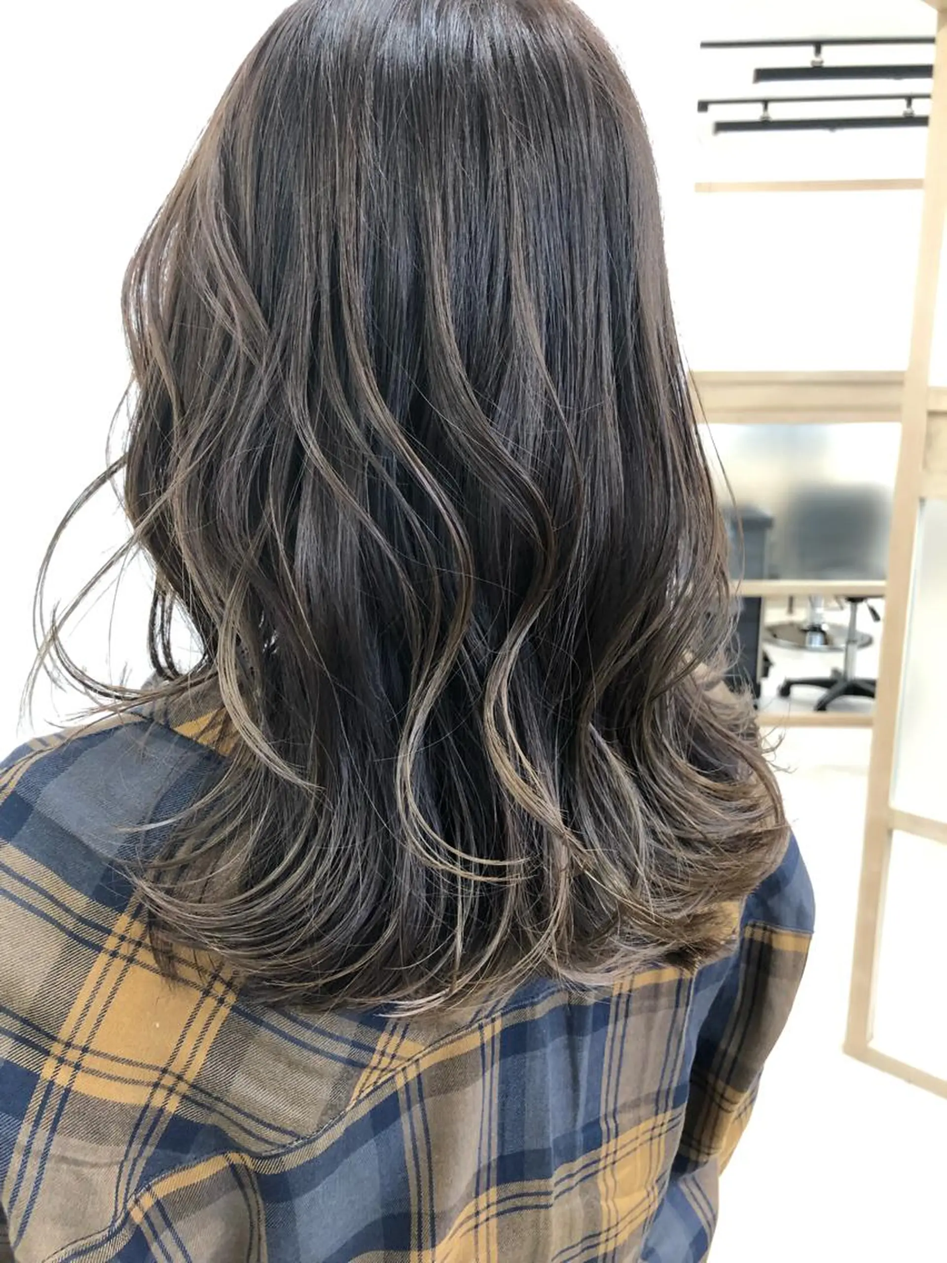 ミディアム カラー パーマ カット ヘアカラー トリートメント 天野 涼のヘアスタイル