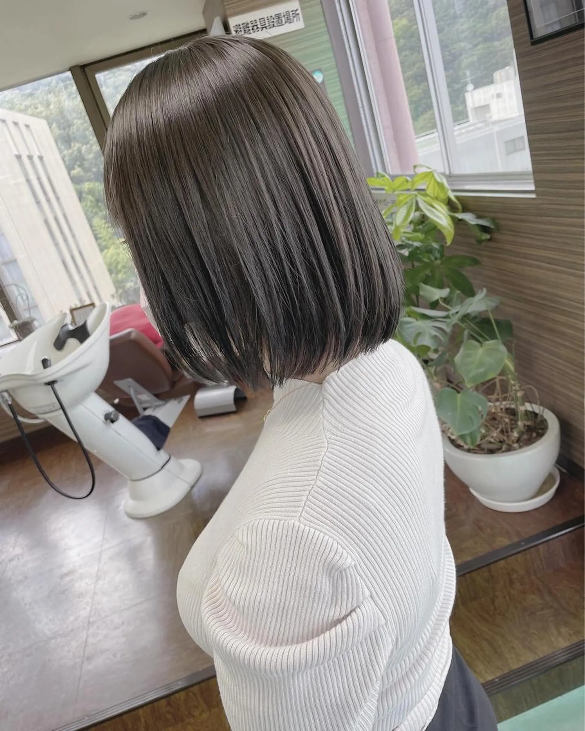 ミディアム カラー パーマ アッシュ アッシュグレー ボブ 縮毛矯正 ストレートパーマ カット ヘアカラー 土居 正季のヘアスタイル