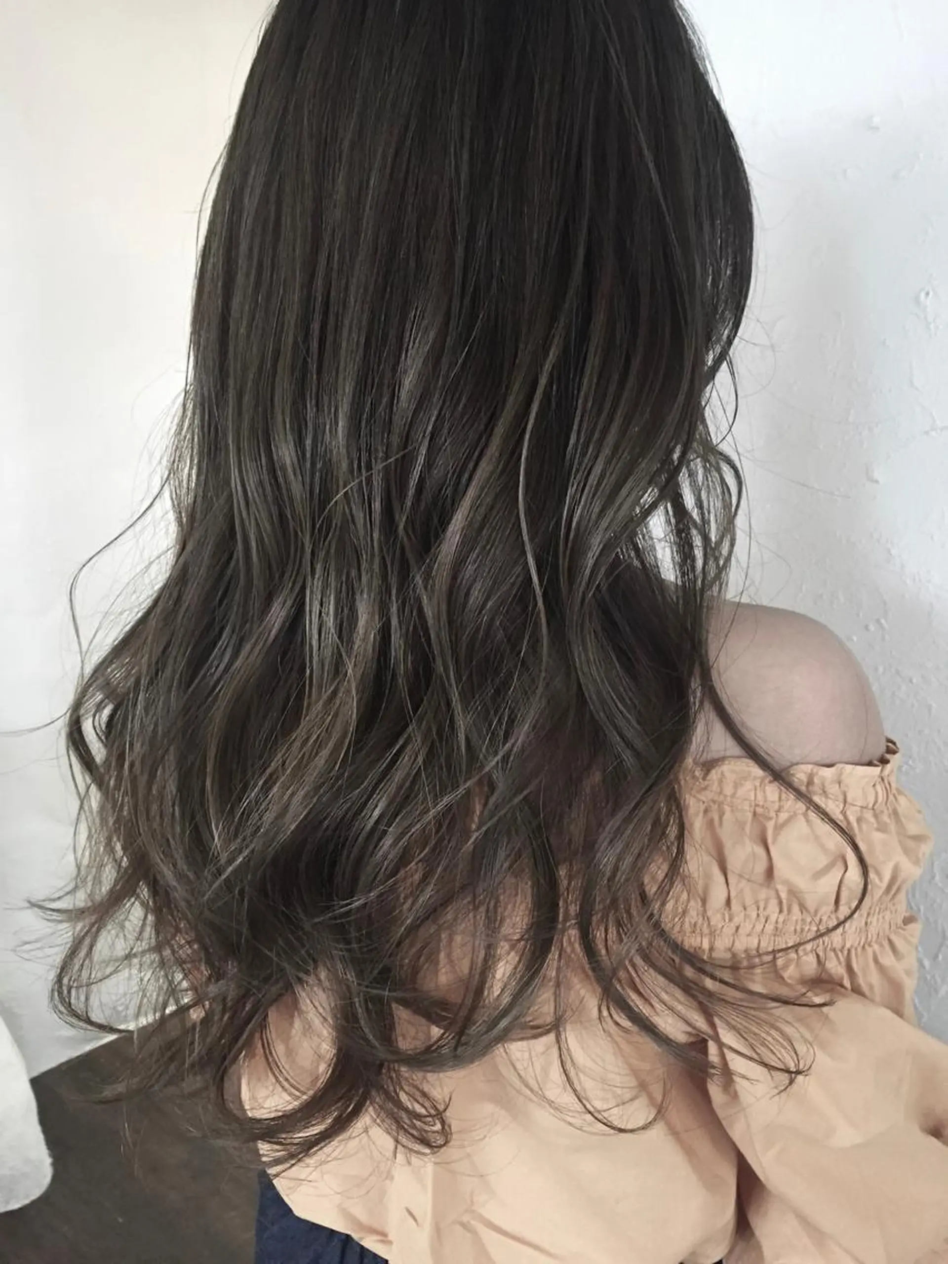 ロング カラー グレージュ ハイライトカラー ハイライト 伊藤 優希のヘアスタイル