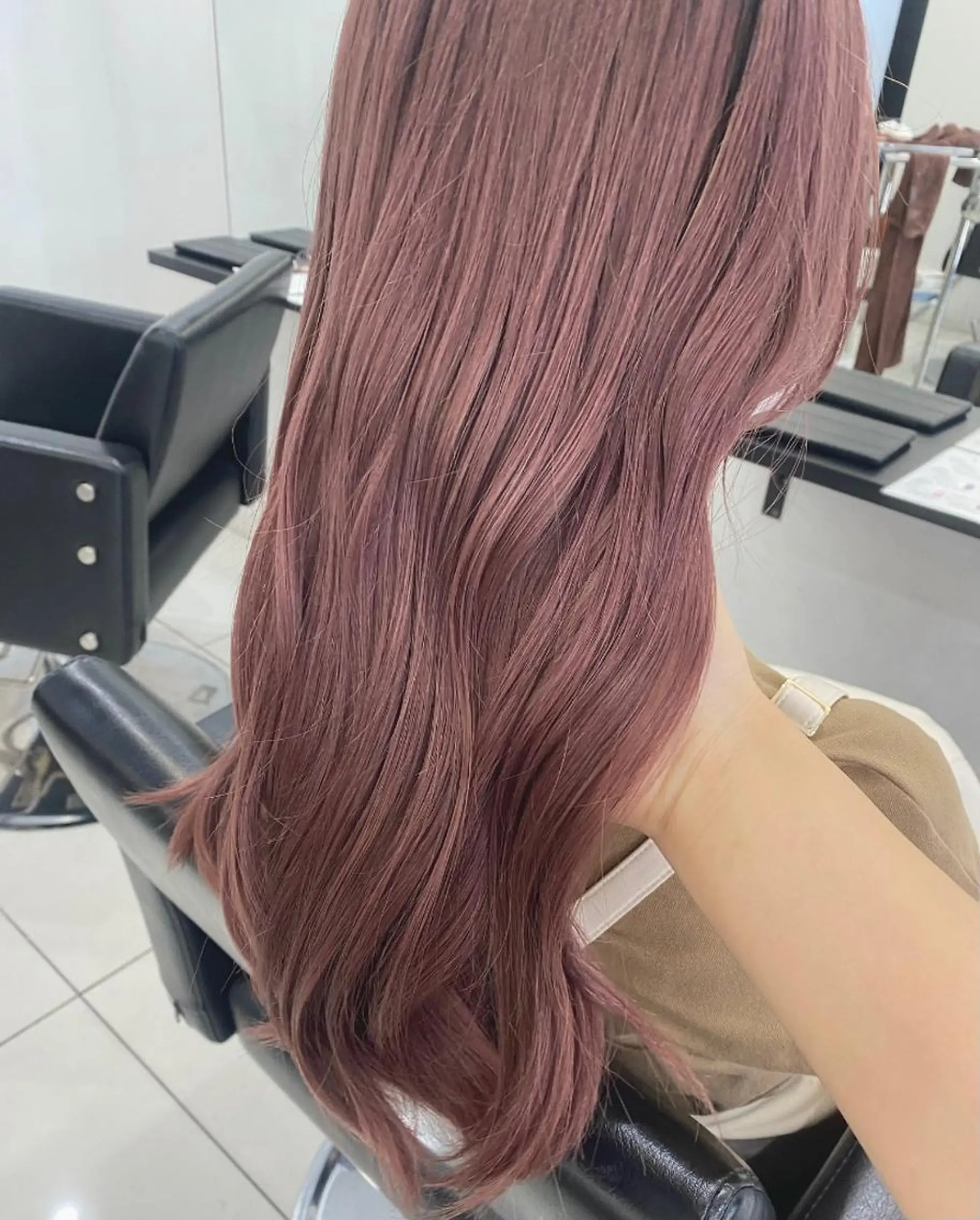 セミロング カラー ブリーチ 小顔ショート🦋 八巻ちさとのヘアスタイル