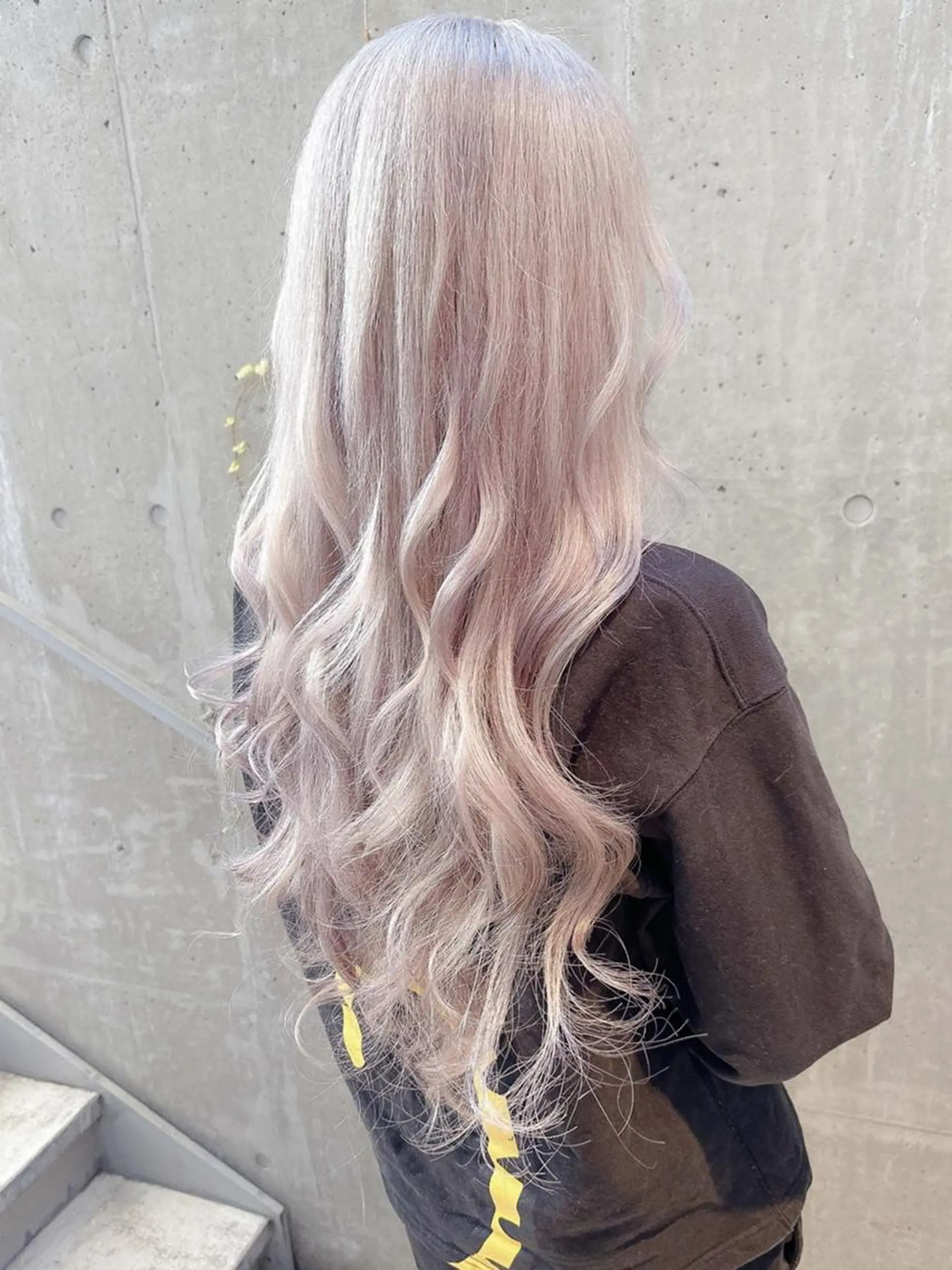 ロング カラー ヘアアレンジ ブリーチ ケアブリーチ 透明感カラー デザインカラー ハイトーンカラー 𝐑𝐈𝐍𝐊𝐀 🐷🖤のヘアスタイル