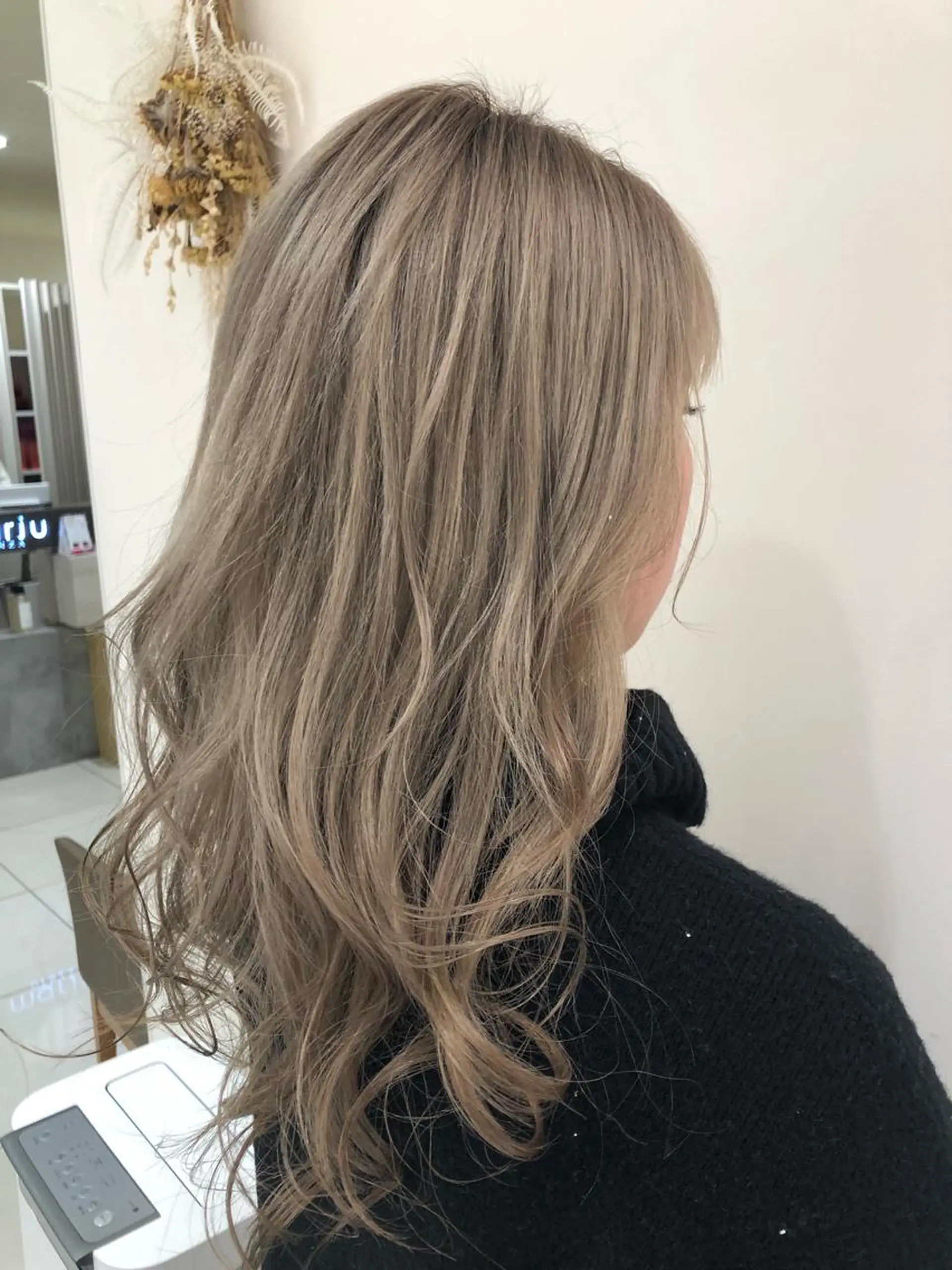 ロング カラー ブリーチ ヘアカラー 細めハイライト🩶 ボブ/レイヤーカットのヘアスタイル