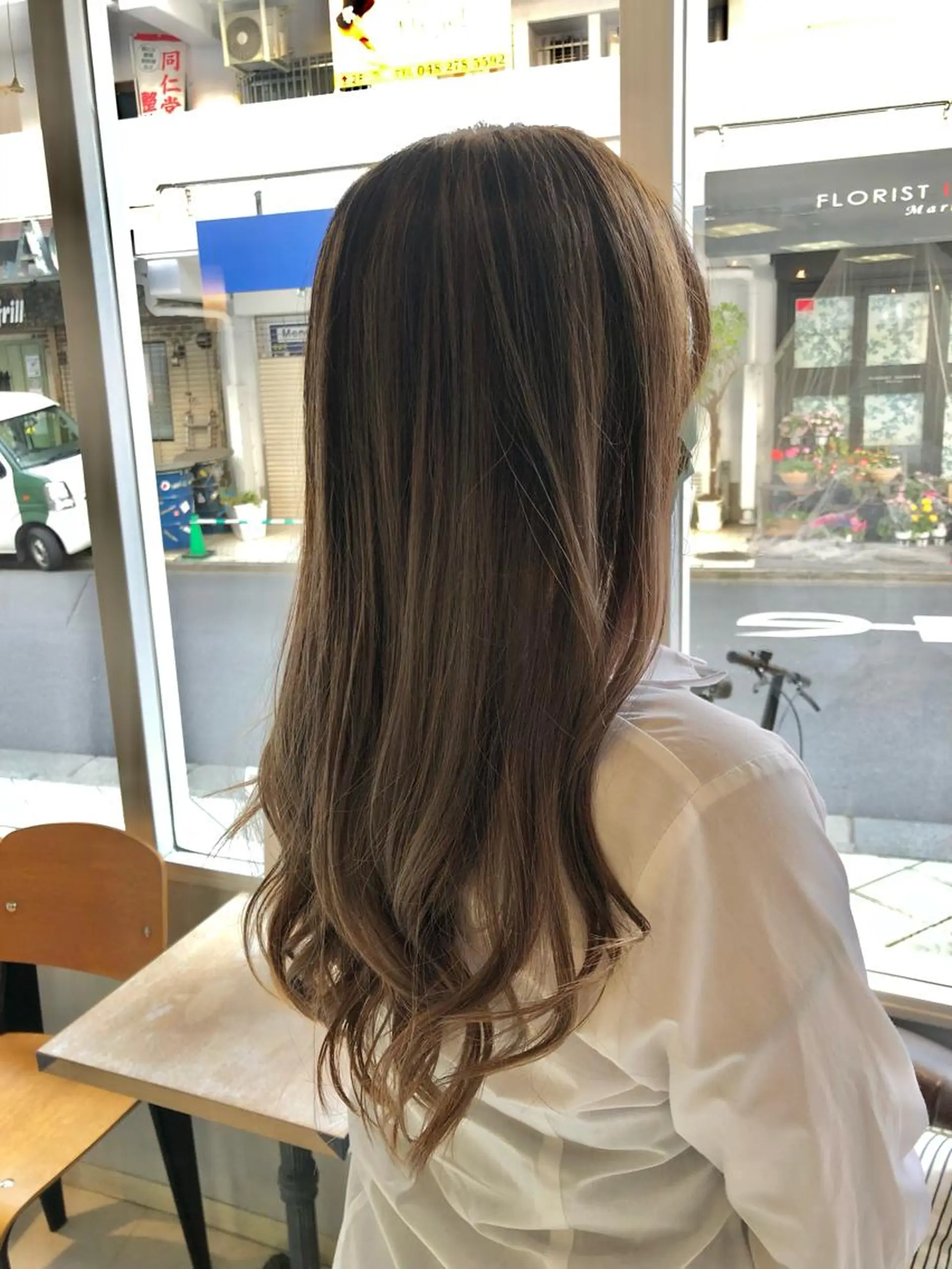 ロング カラー バレイヤージュ ベージュカラー レイヤーカット ヘアカラー 阿部 美咲のヘアスタイル