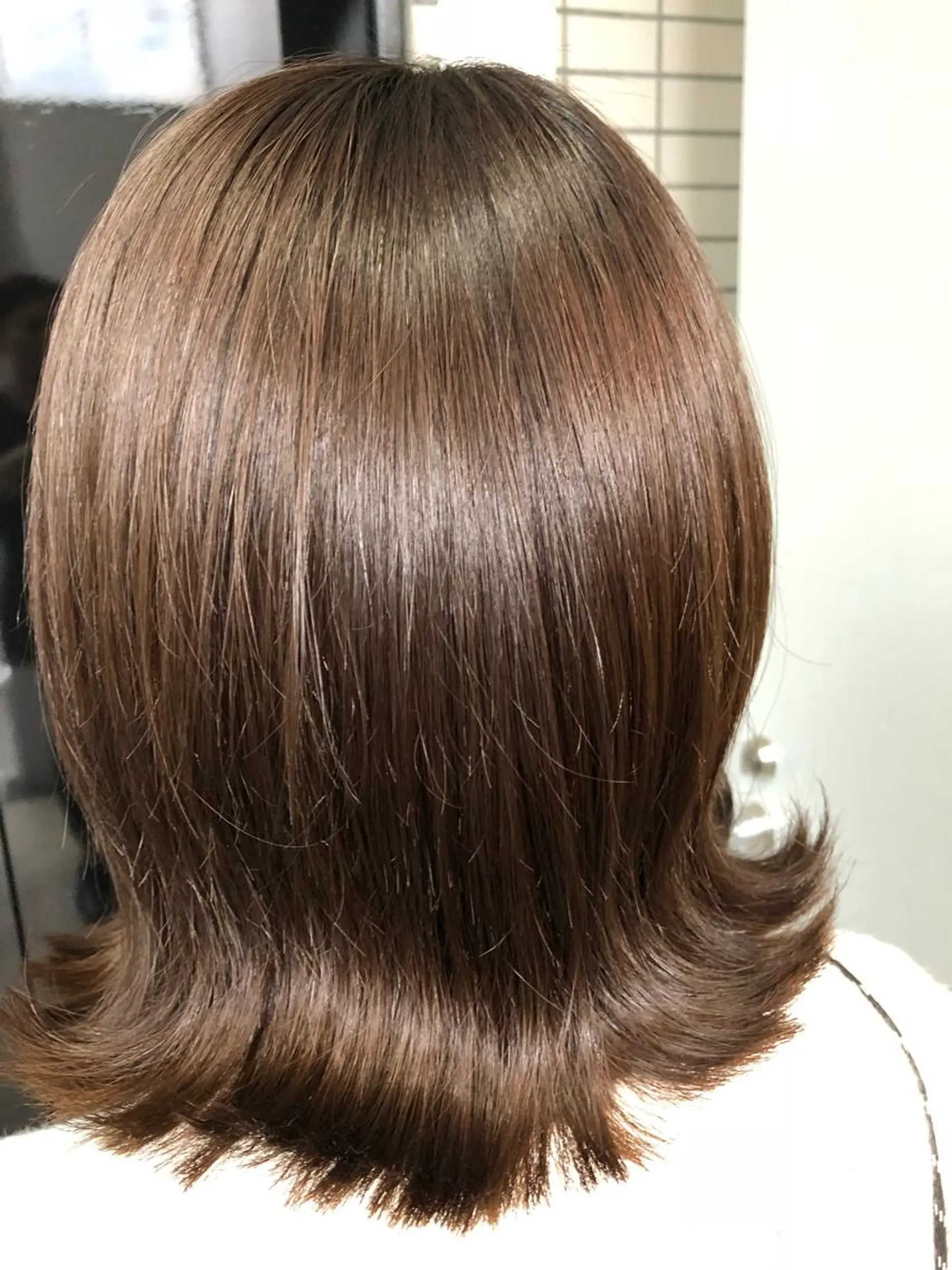 ミディアム カラー ベージュカラー 透明感カラー フォギーベージュ ボブ 外ハネヘア カット ヘアカラー トリートメント 川野 賢のヘアスタイル