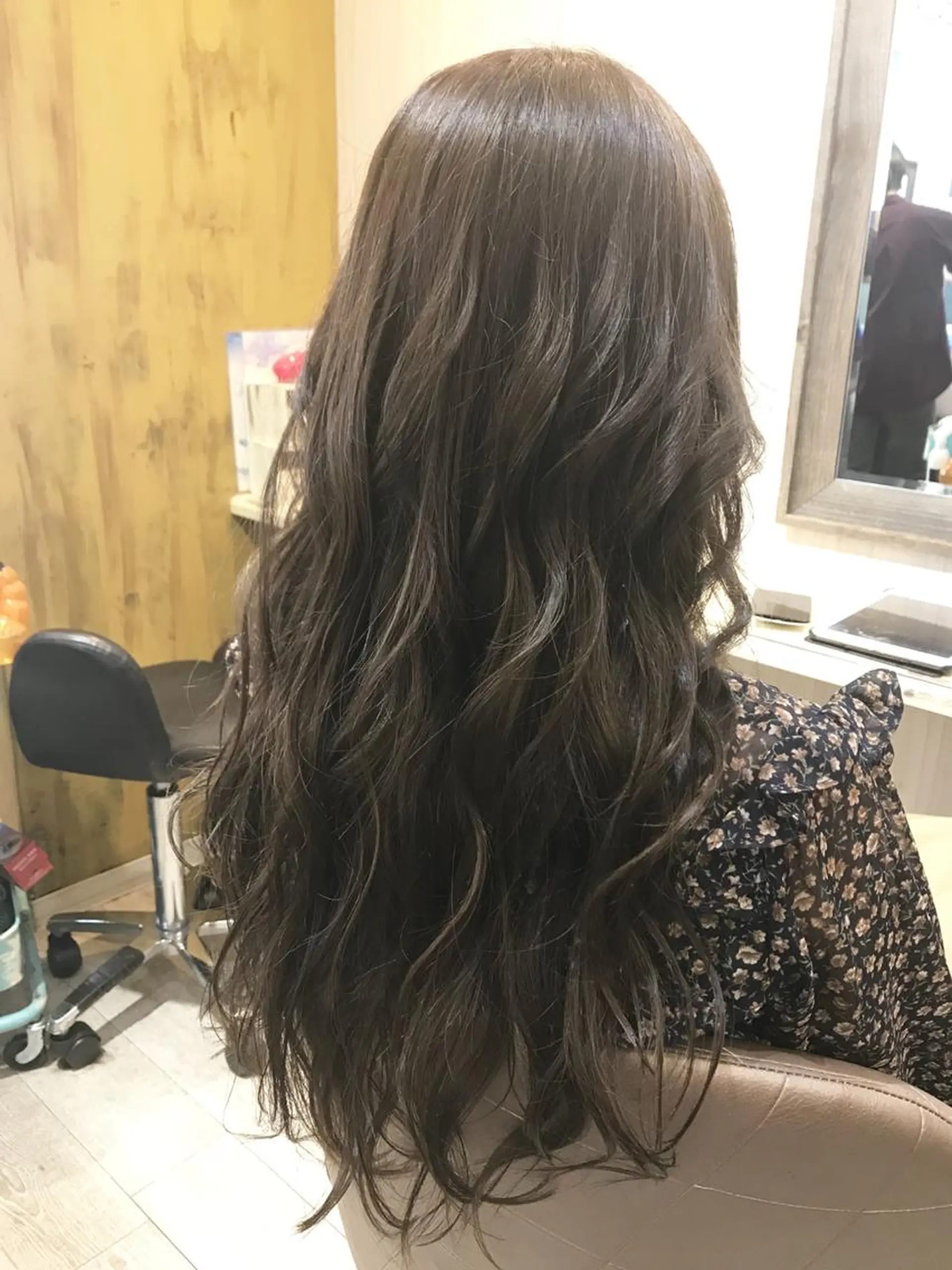 カラー ハイライトカラー 嶋村夏実🌼レイヤー 🌸白髪ぼかしのヘアスタイル