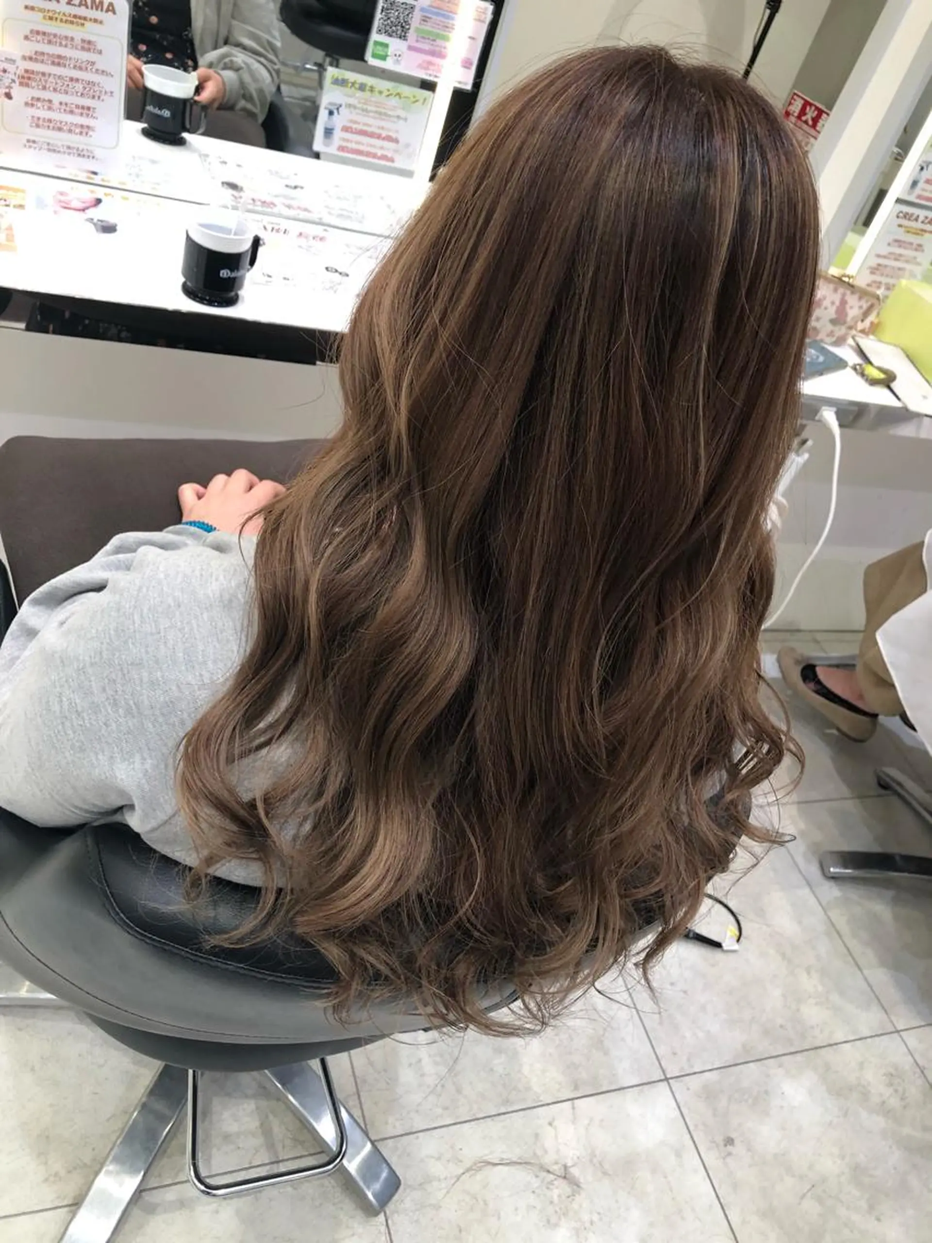 ロング ヘアカラー トリートメント 岸 保奈美のヘアスタイル