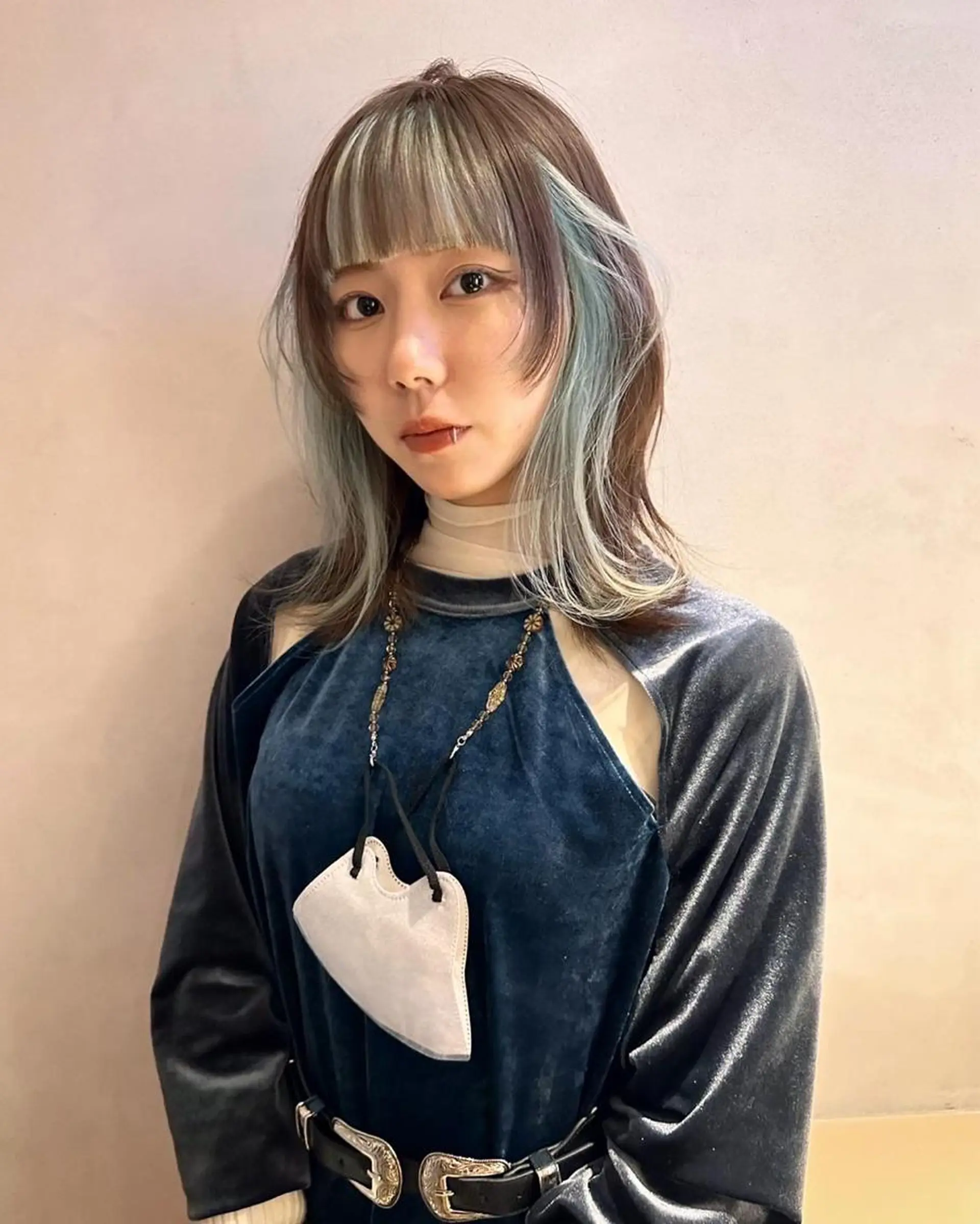 セミロング カラー ミストバング ブルーカラー  フェイスフレーミング ブリーチ矯正/ ブリーチ特化mikaのヘアスタイル