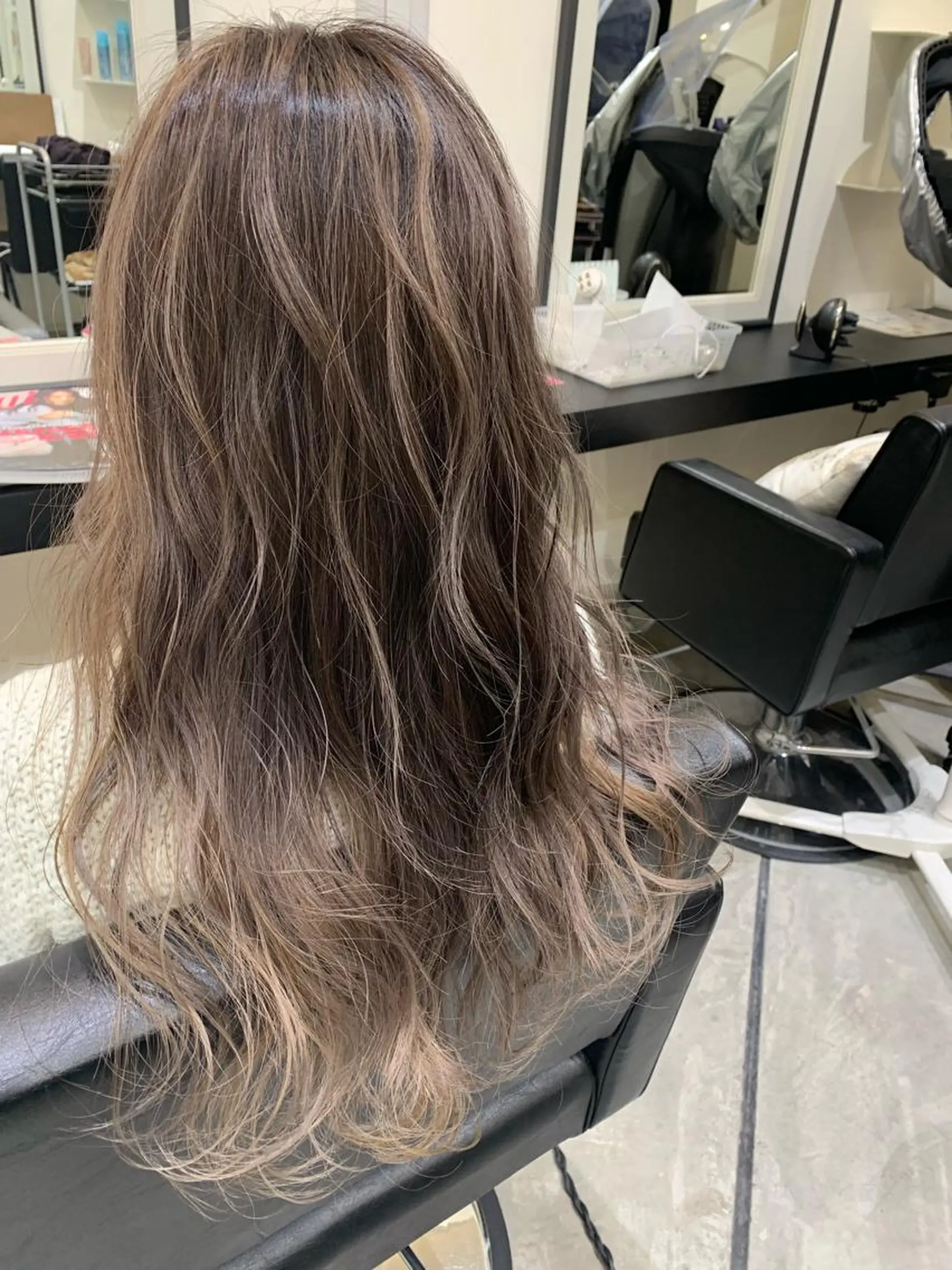 カラー バレイヤージュ ベージュカラー カット ヘアカラー 喜友名 泉樹のヘアスタイル