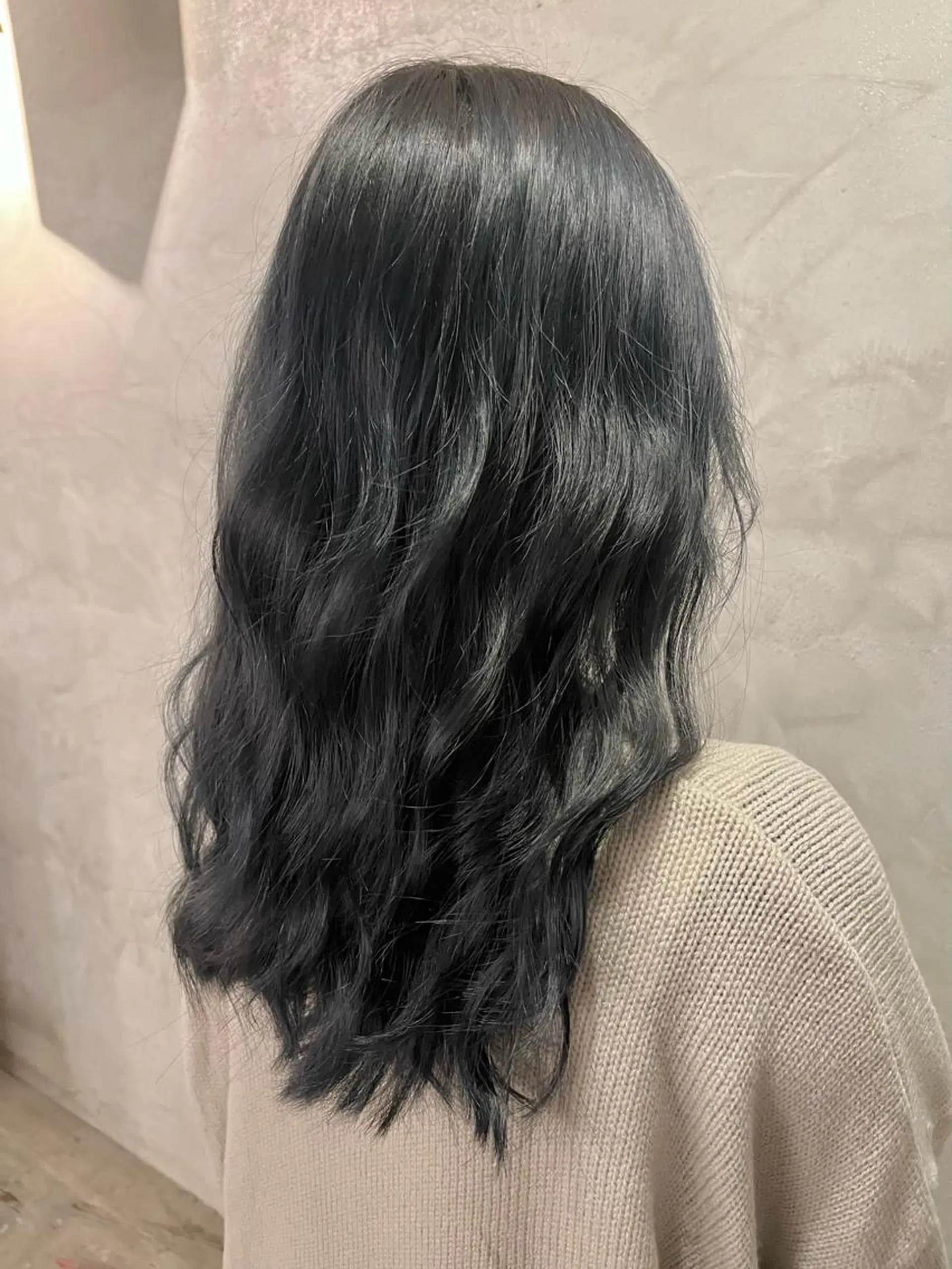 カラー 黒髪 ブルーカラー ブルーブラック FUJINO RYOのヘアスタイル