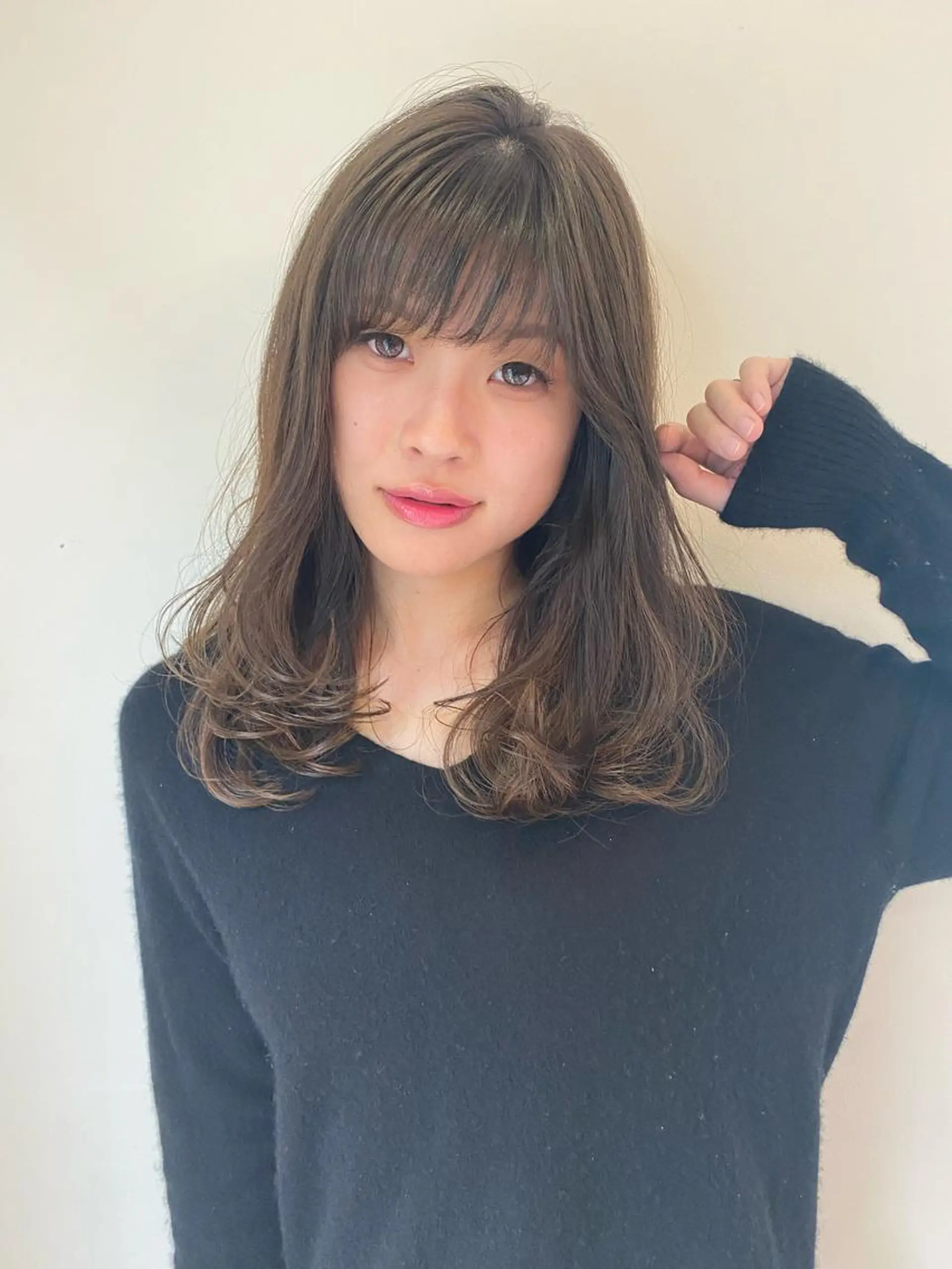 セミロング カラー 三好 美里のヘアスタイル