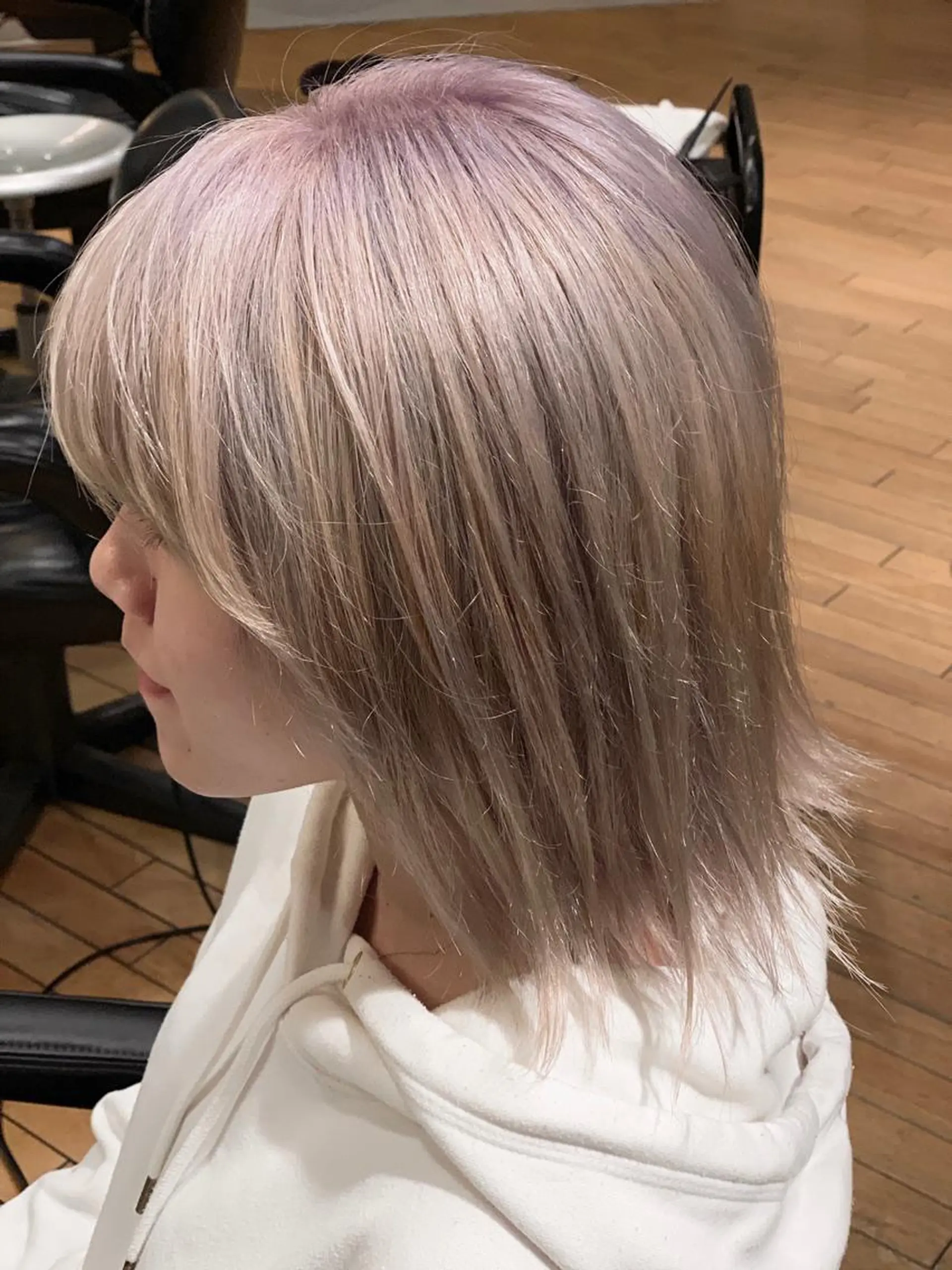 ミディアム カラー ブリーチ グレージュ REWARDS千歳船橋所属・秋葉 一郎のヘアスタイル