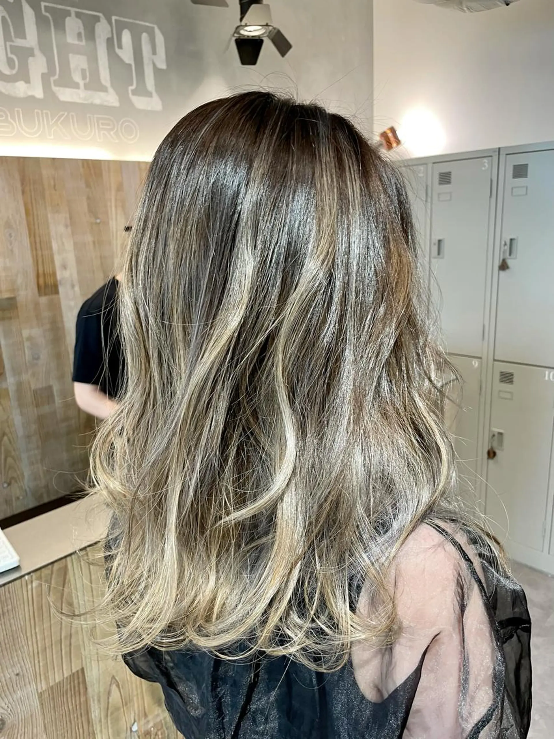 セミロング カラー バレイヤージュ レイヤーカット ヘアカラー 色気レイヤー& ショートはお任せ🌟のヘアスタイル