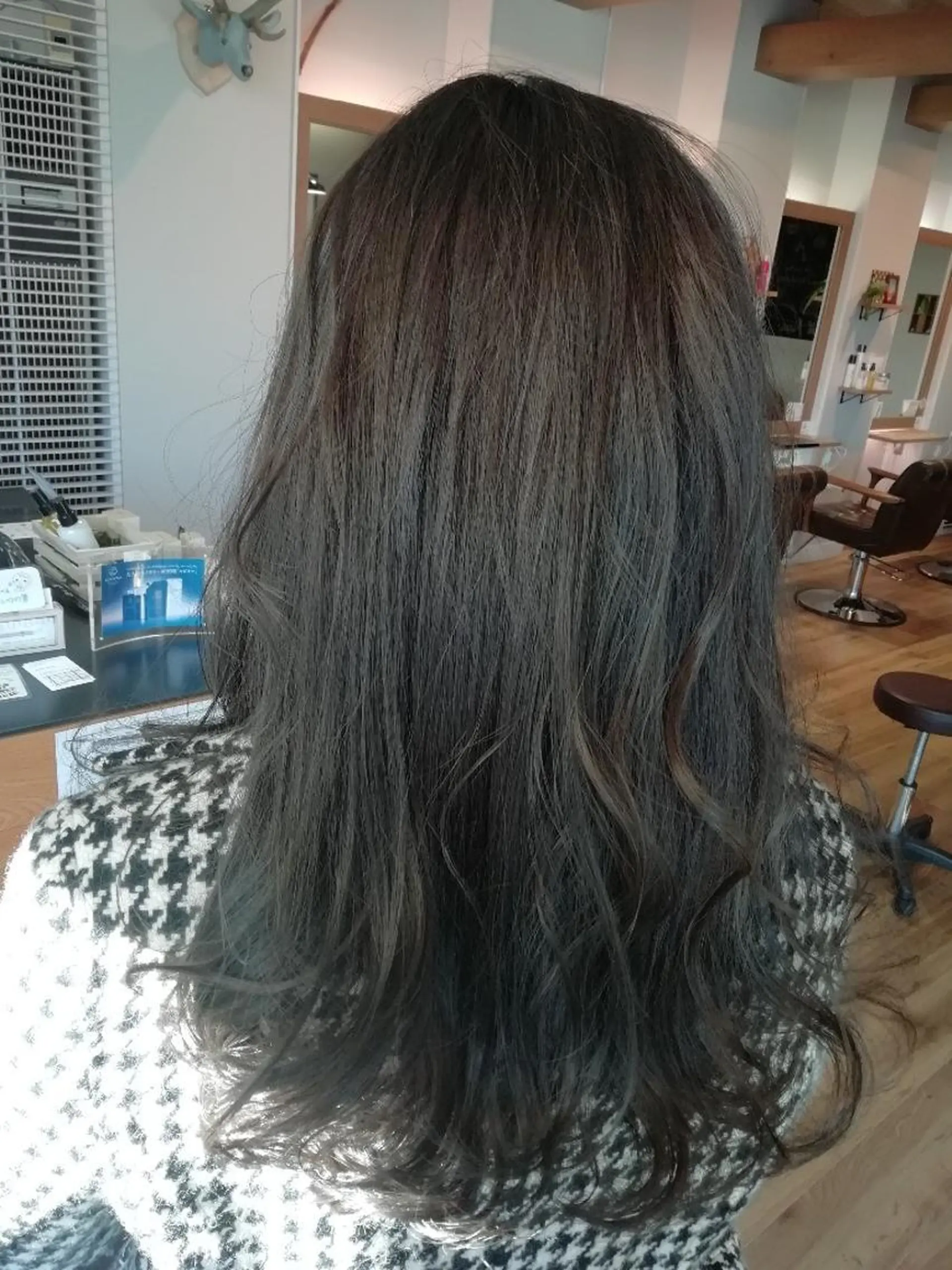 カラー アッシュ 透明感カラー 堀 望美のヘアスタイル