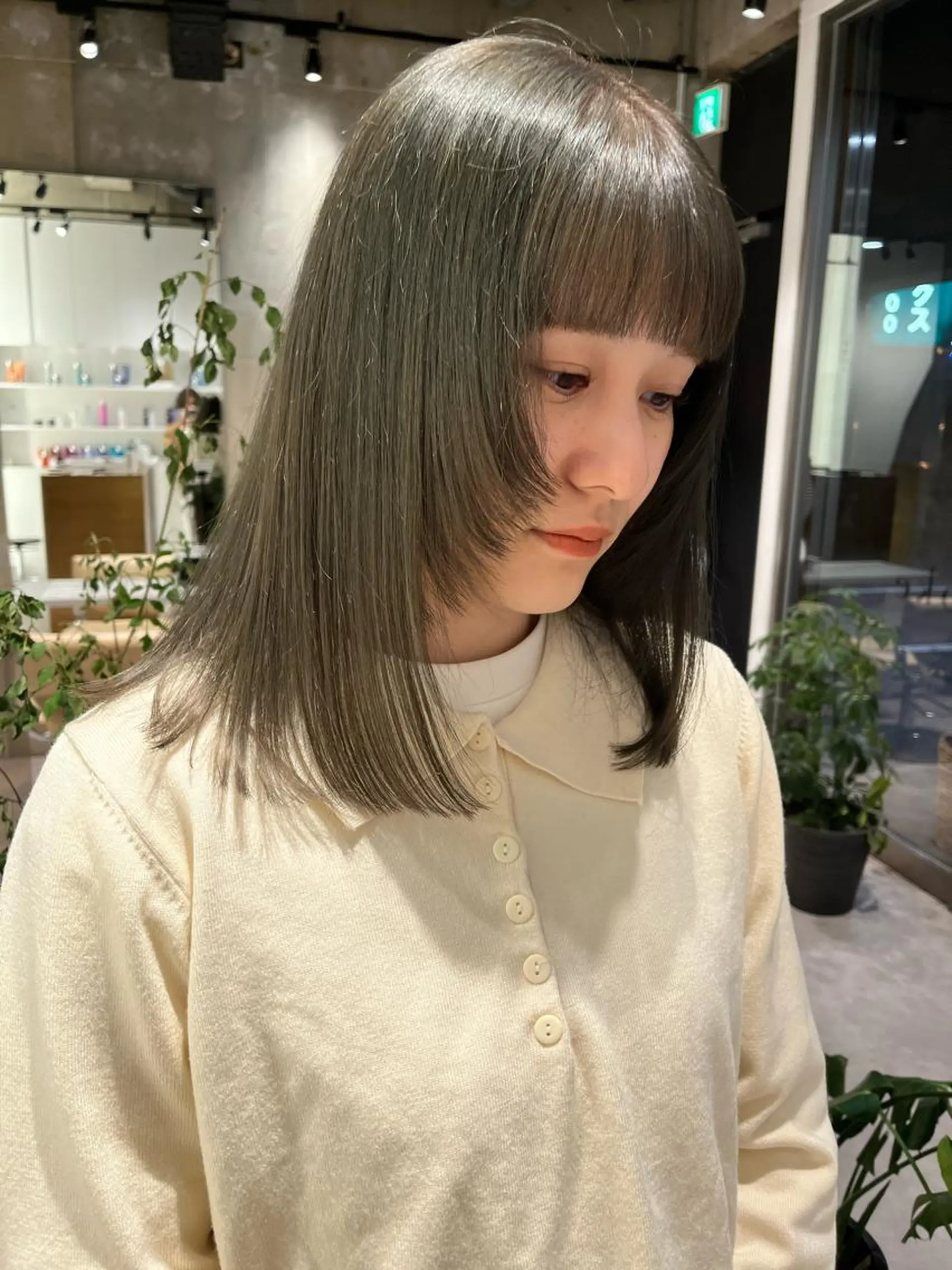ミディアム カラー オリーブカラー 顔まわりレイヤー レイヤーカット iLi所属・iLi 《イリ》のヘアスタイル