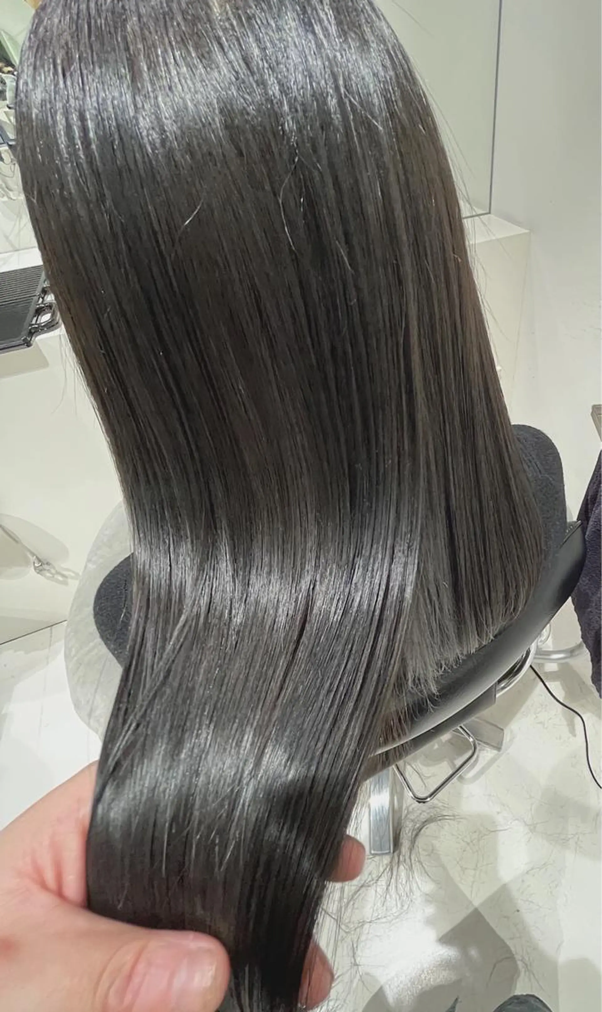 ロング カラー 髪質改善 トリートメント mai🐷髪質改善 🖤透ける暗髪🖤のヘアスタイル