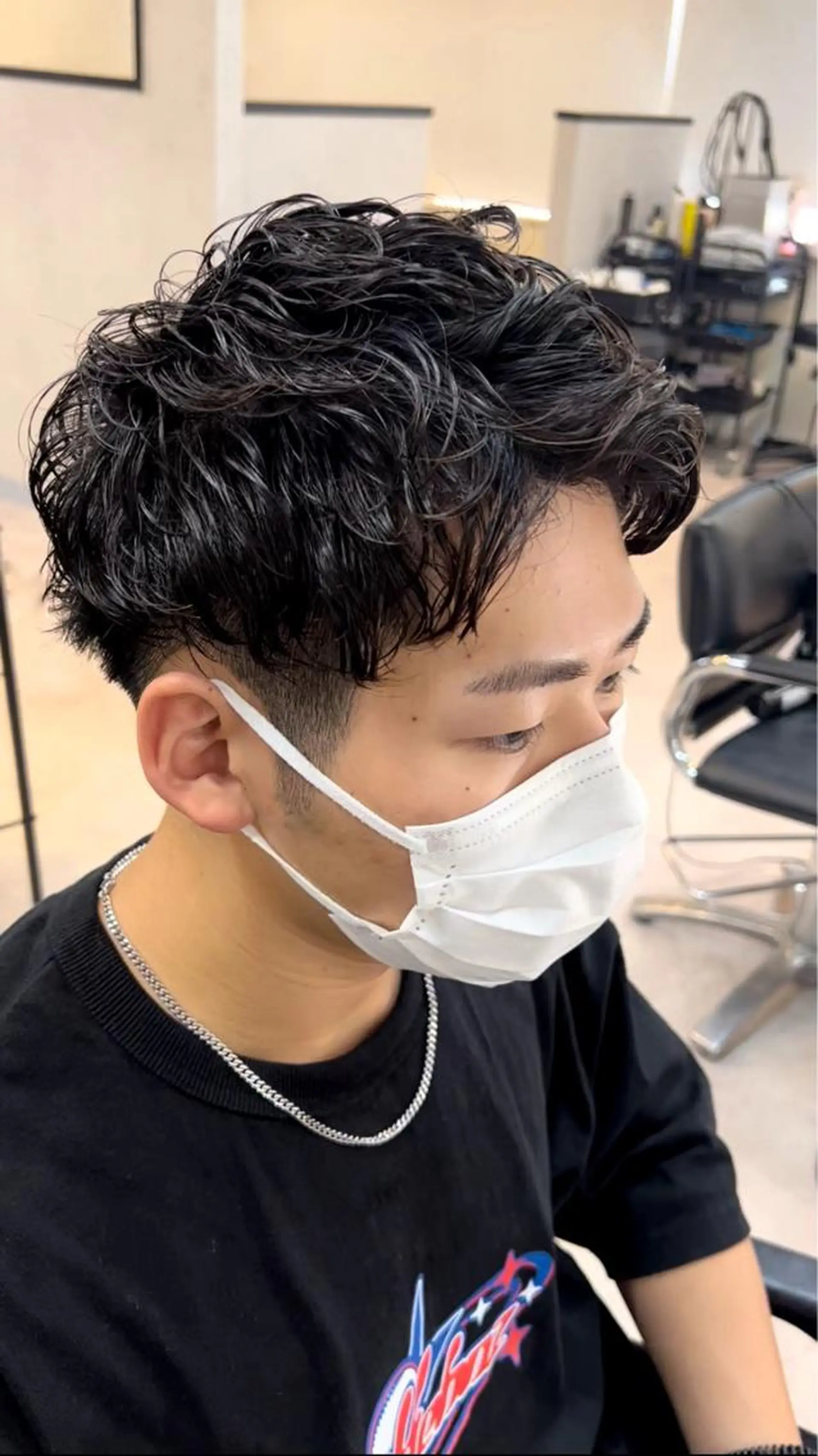 ショート パーマ メンズ アップバング センターパート メンズハイライト マッシュ メンズパーマ カット パーマ ヘアセット メンズStylist 山根慧のヘアスタイル