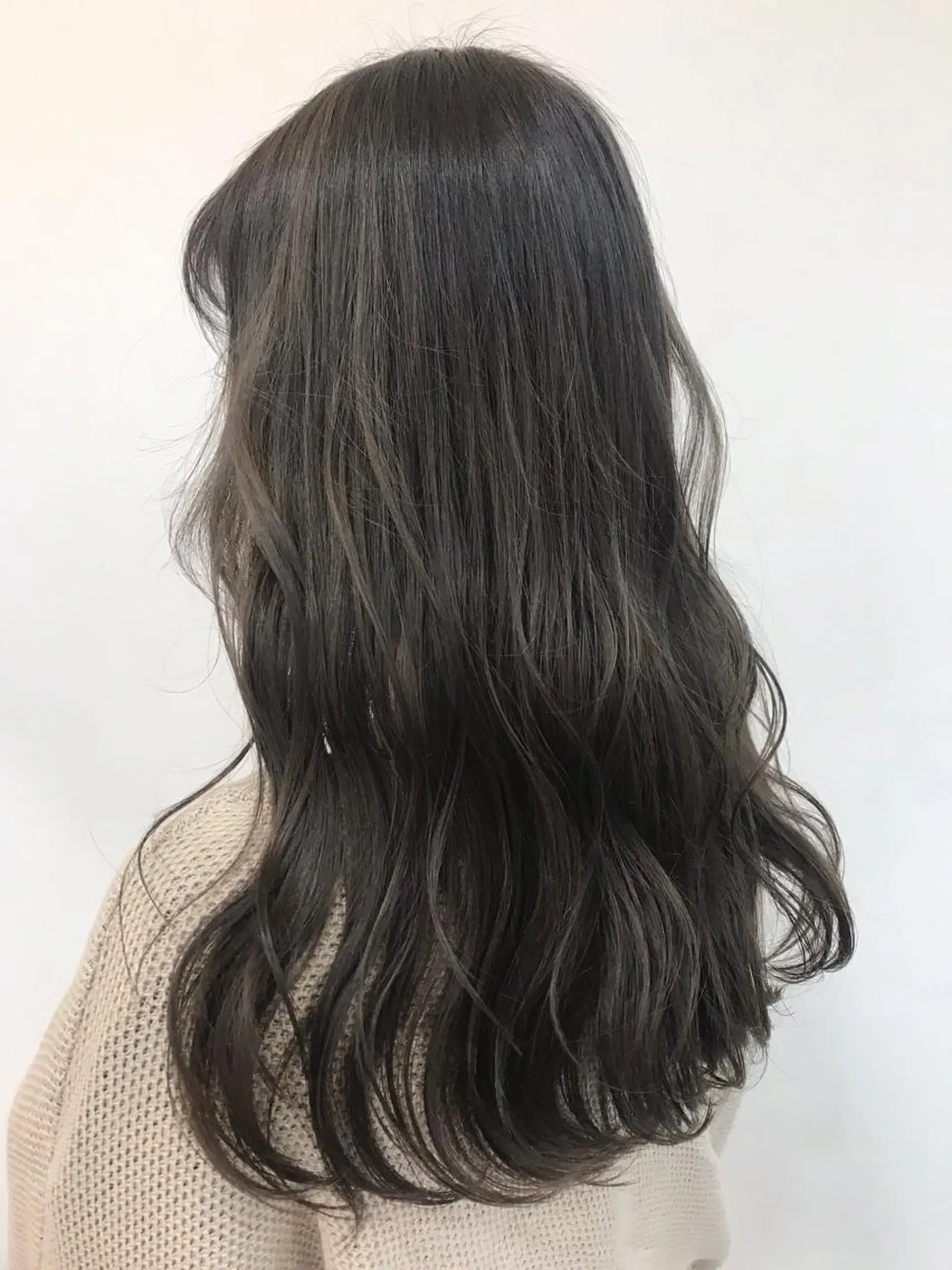 ロング カラー アッシュ オリーブアッシュ 馴染ませNo.1🧃 エクステ・アレンジのヘアスタイル