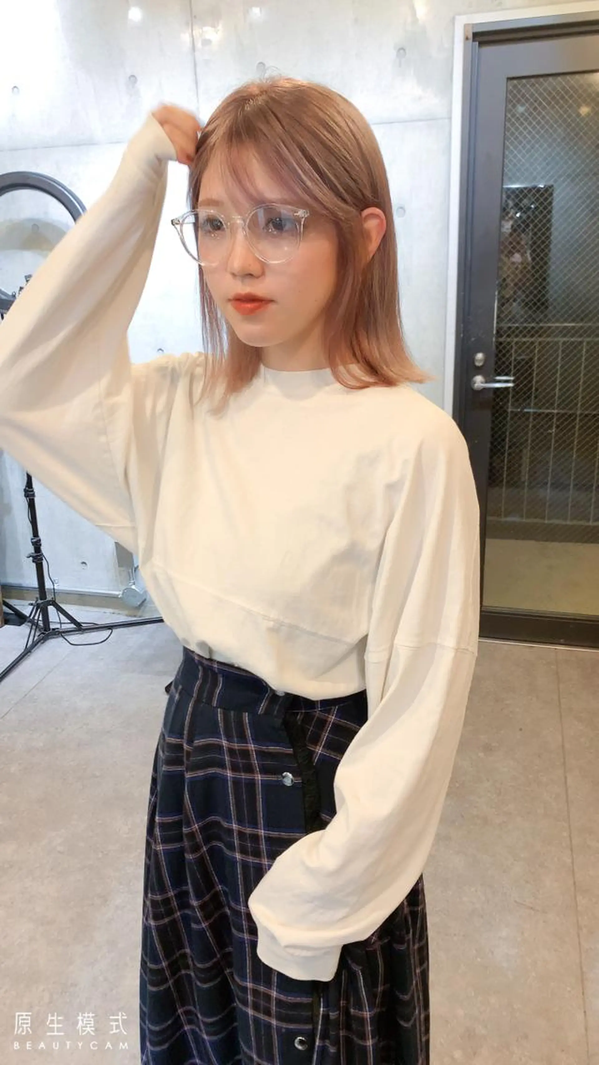 ミディアム カラー ブリーチ ケアブリーチ グレージュ ラベンダーカラー ラベンダーグレージュ カット ヘアカラー トリートメント 柔らかブラウン/顔周 りレイヤー♡ユウシのヘアスタイル