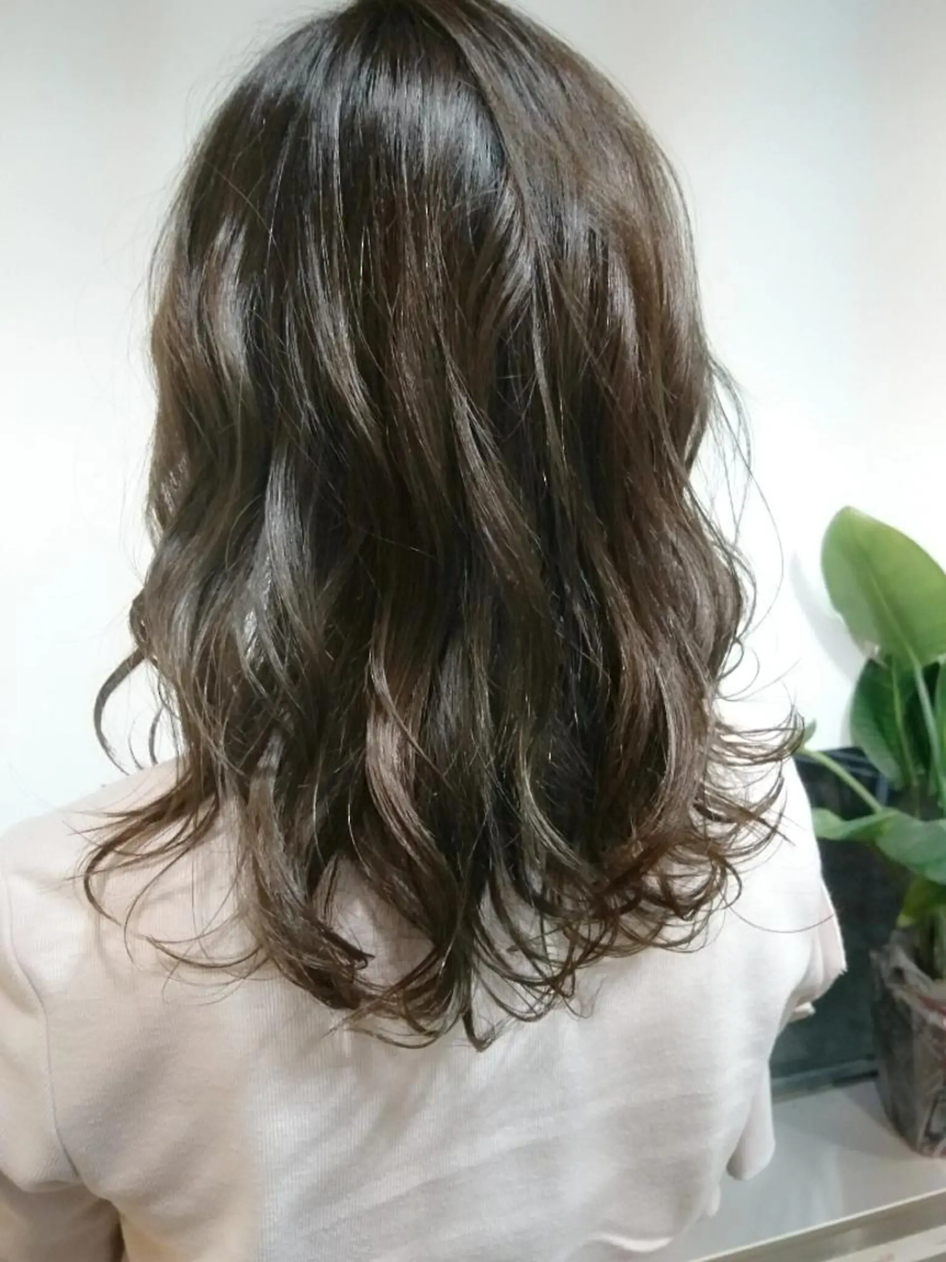 カラー グレージュ ハイライトカラー スマイリーヘアビーチ  のヘアスタイル