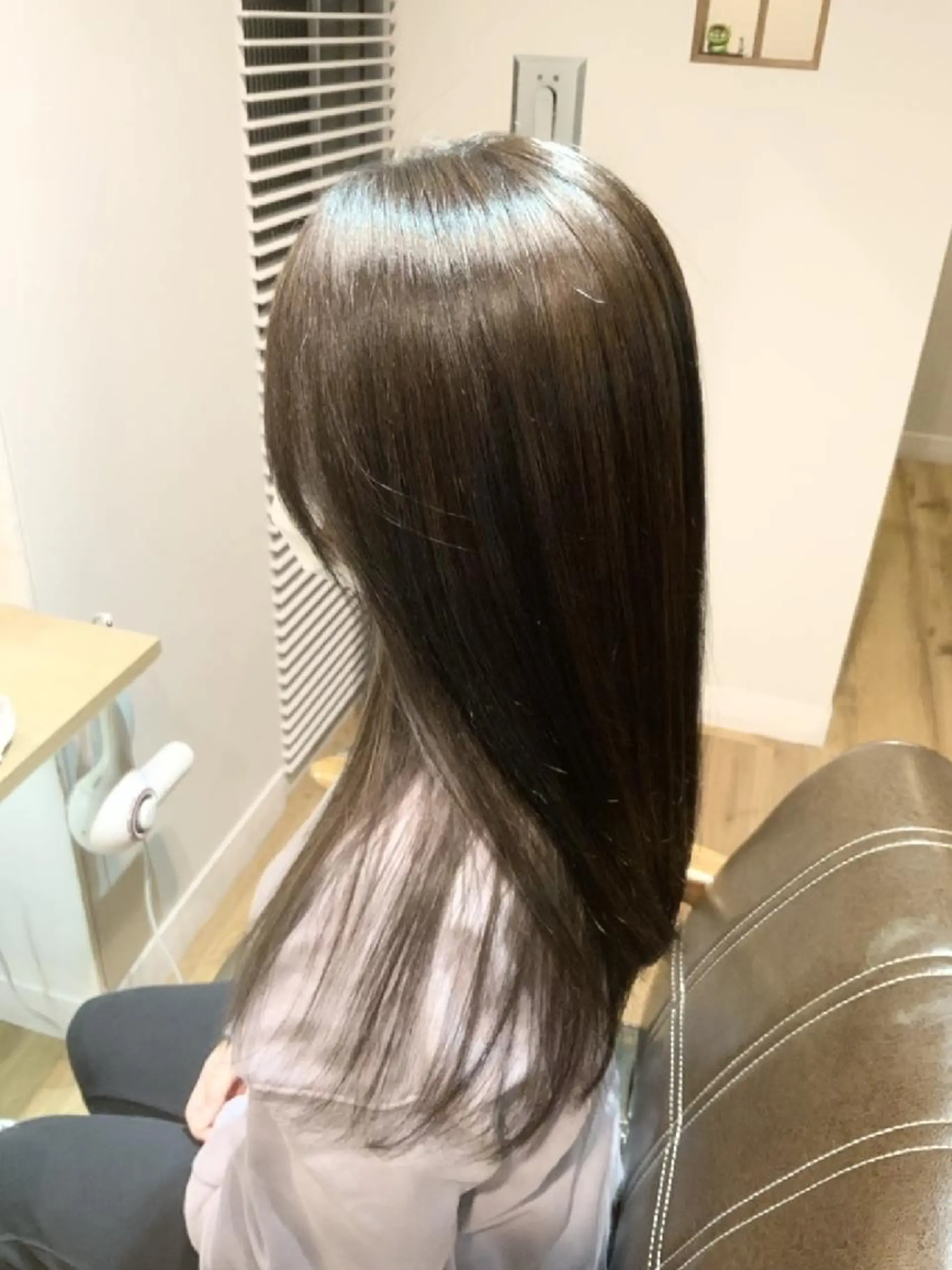 カラー ロング ベージュカラー ブリーチ ヘアカラー トリートメント 堀 望美のヘアスタイル