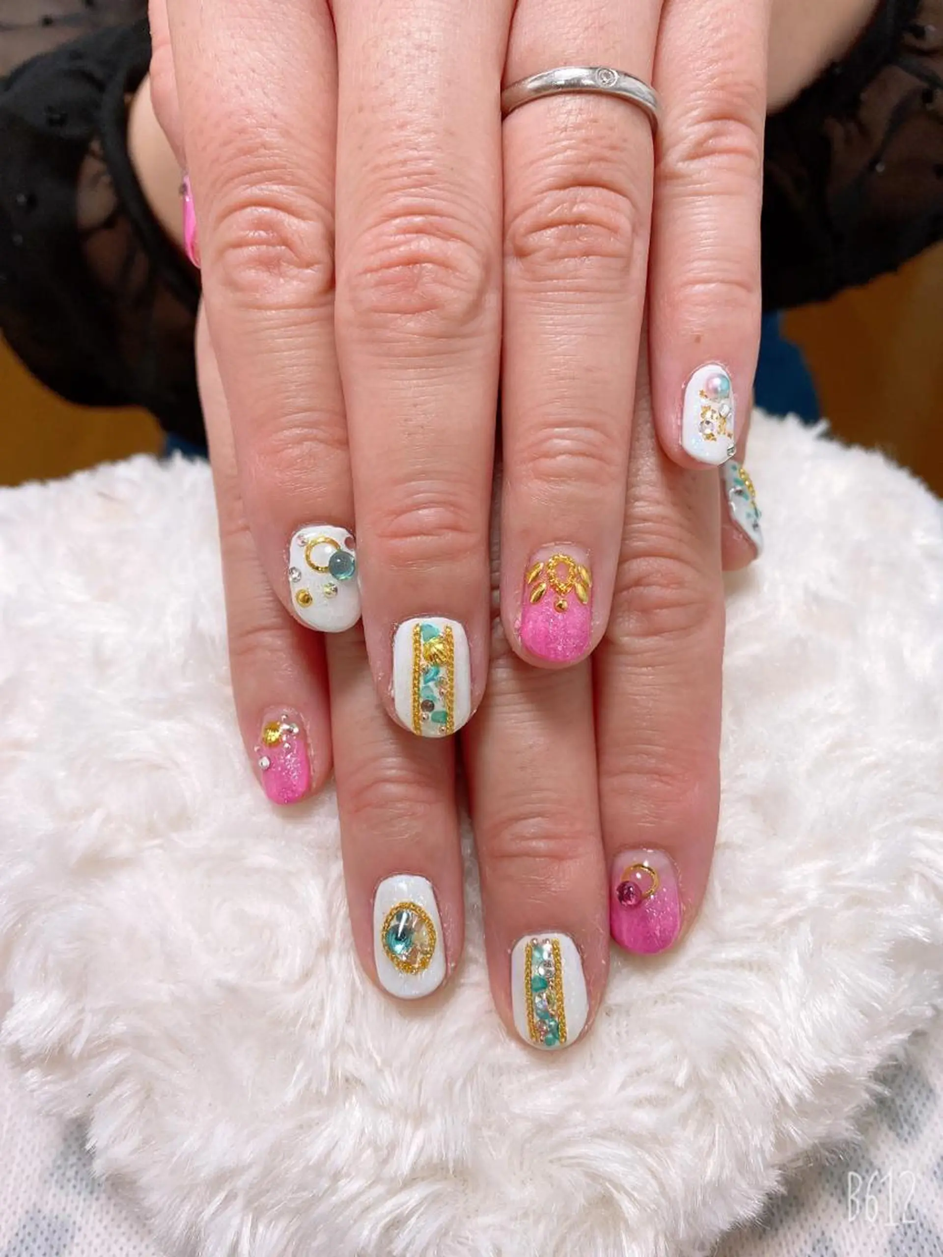 ネイル The Best Beauty受付担当のヘアスタイル