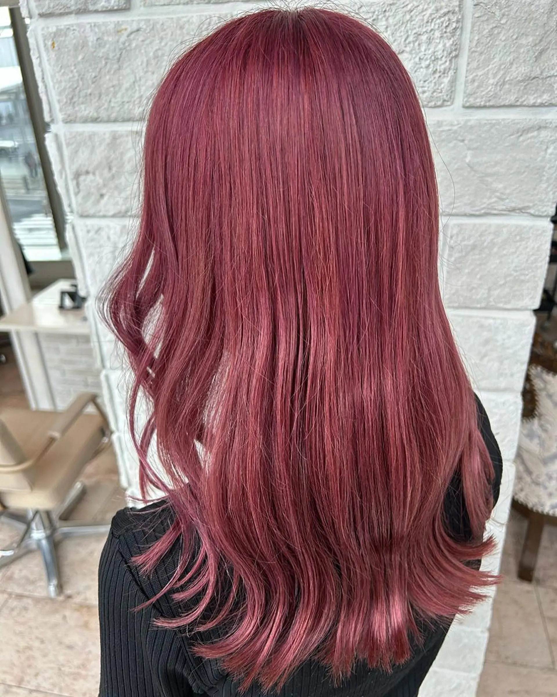 ロング カラー ブリーチ カシス デザインカラー ピンクカラー 櫟本 来夢のヘアスタイル