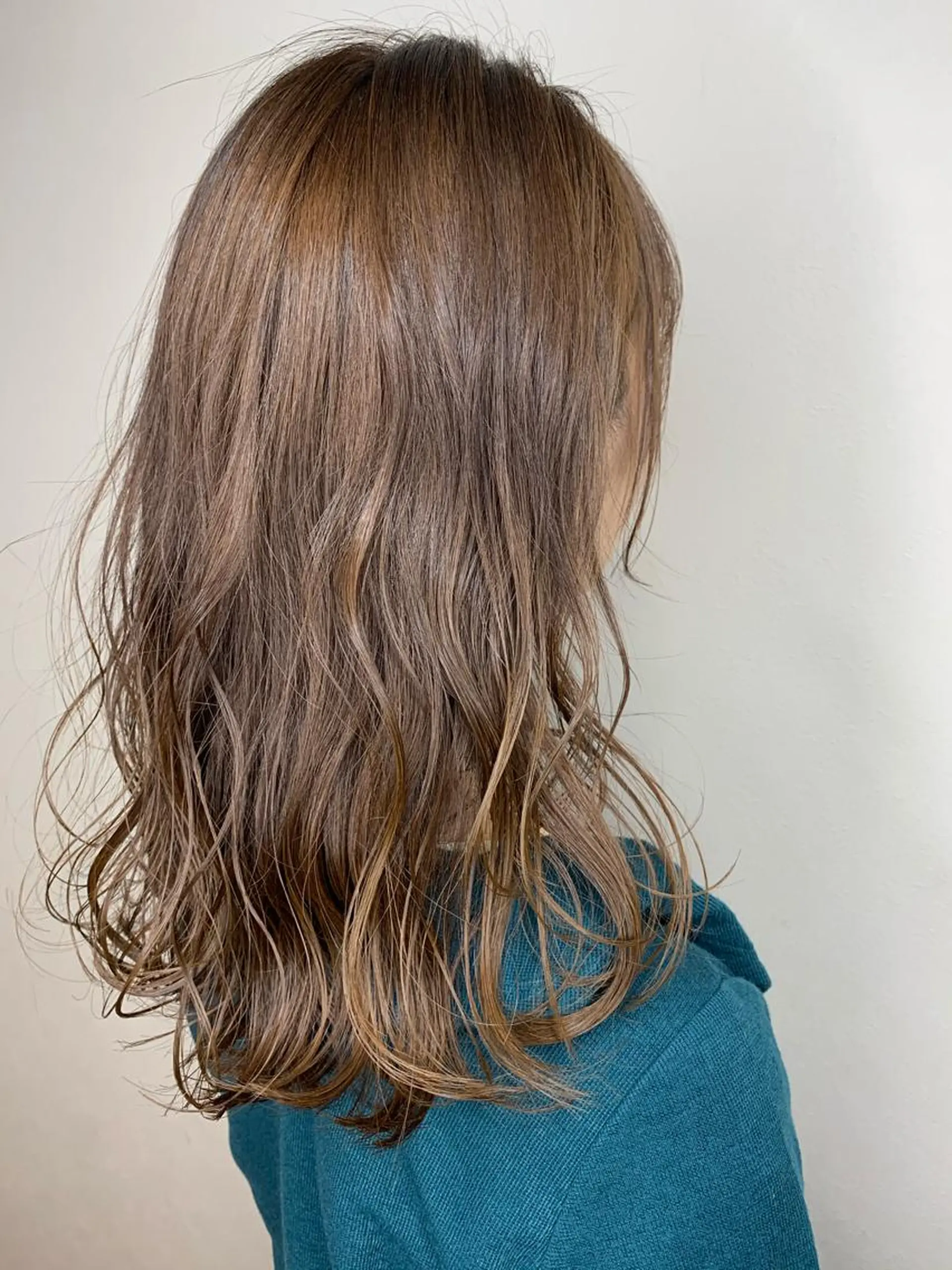 セミロング 村松 萌のヘアスタイル