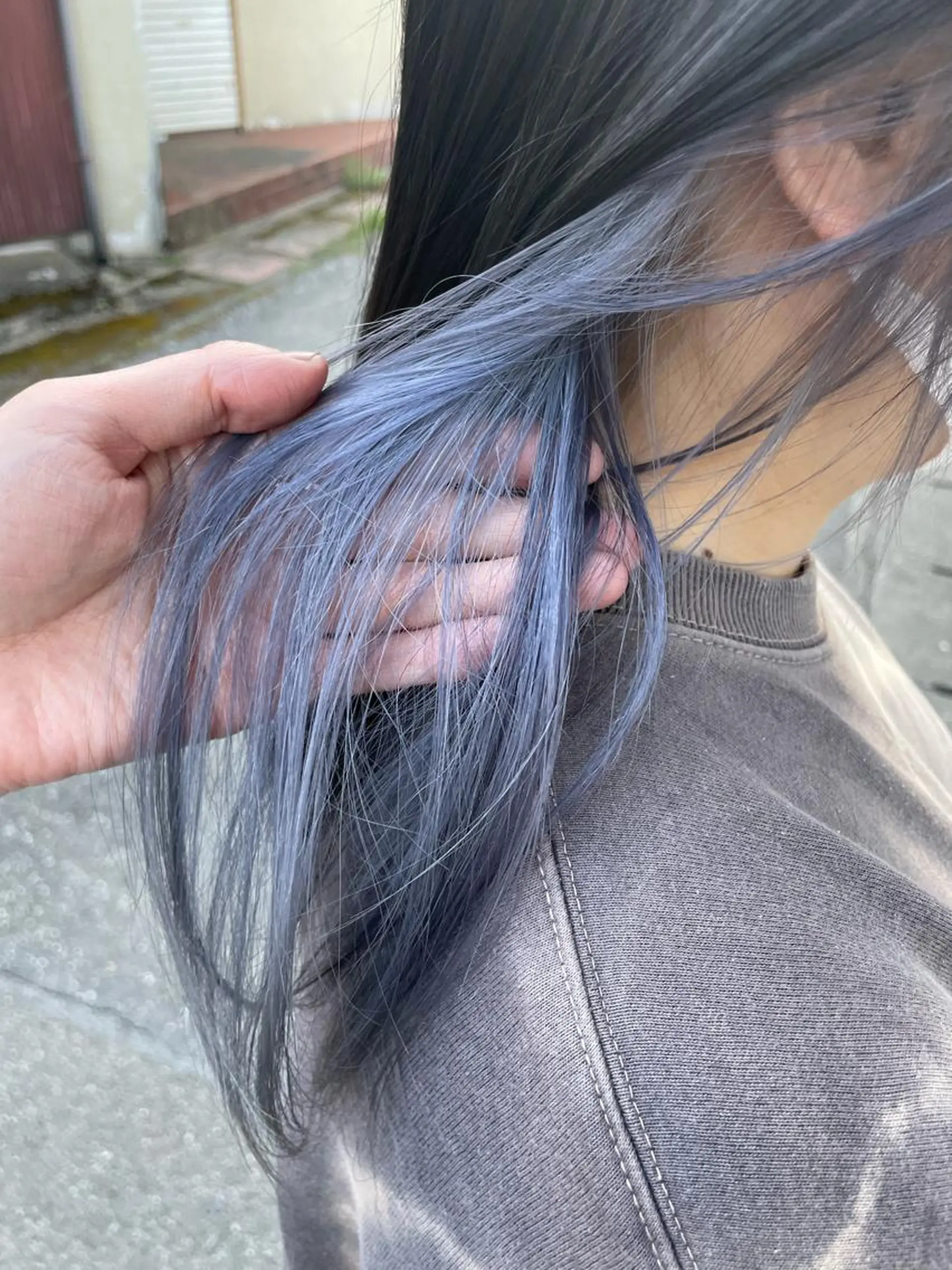 セミロング カラー ブリーチ ケアブリーチ ダブルカラー インナーカラー シルバー インナーカラー/推し ウルフ/アニメカラーのヘアスタイル