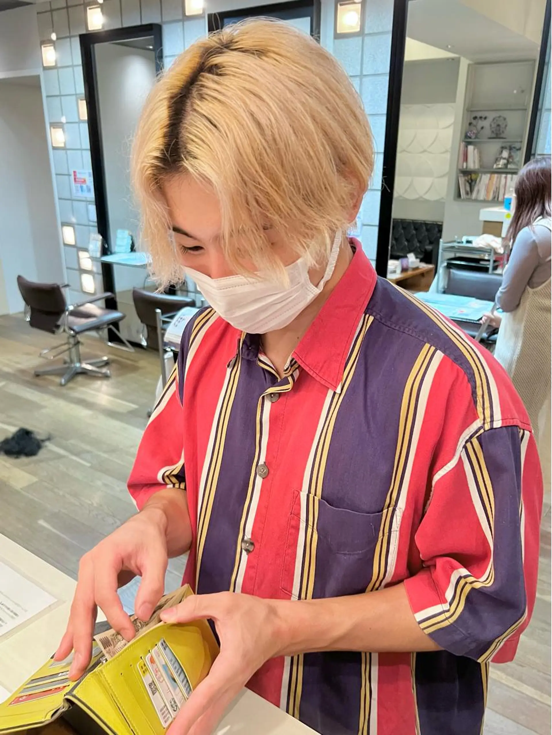 カラー メンズ メンズブリーチ メンズハイトーン ブリーチ ハイトーンカラー カット ヘアカラー メンズパーマ/フェ ザーパーマ/古川晴輝のヘアスタイル