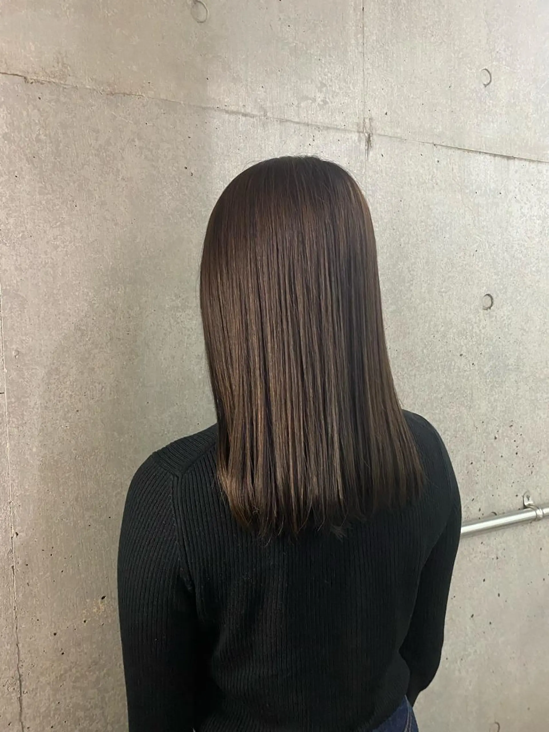 セミロング センターパート/ニ ュアンスパーマのヘアスタイル