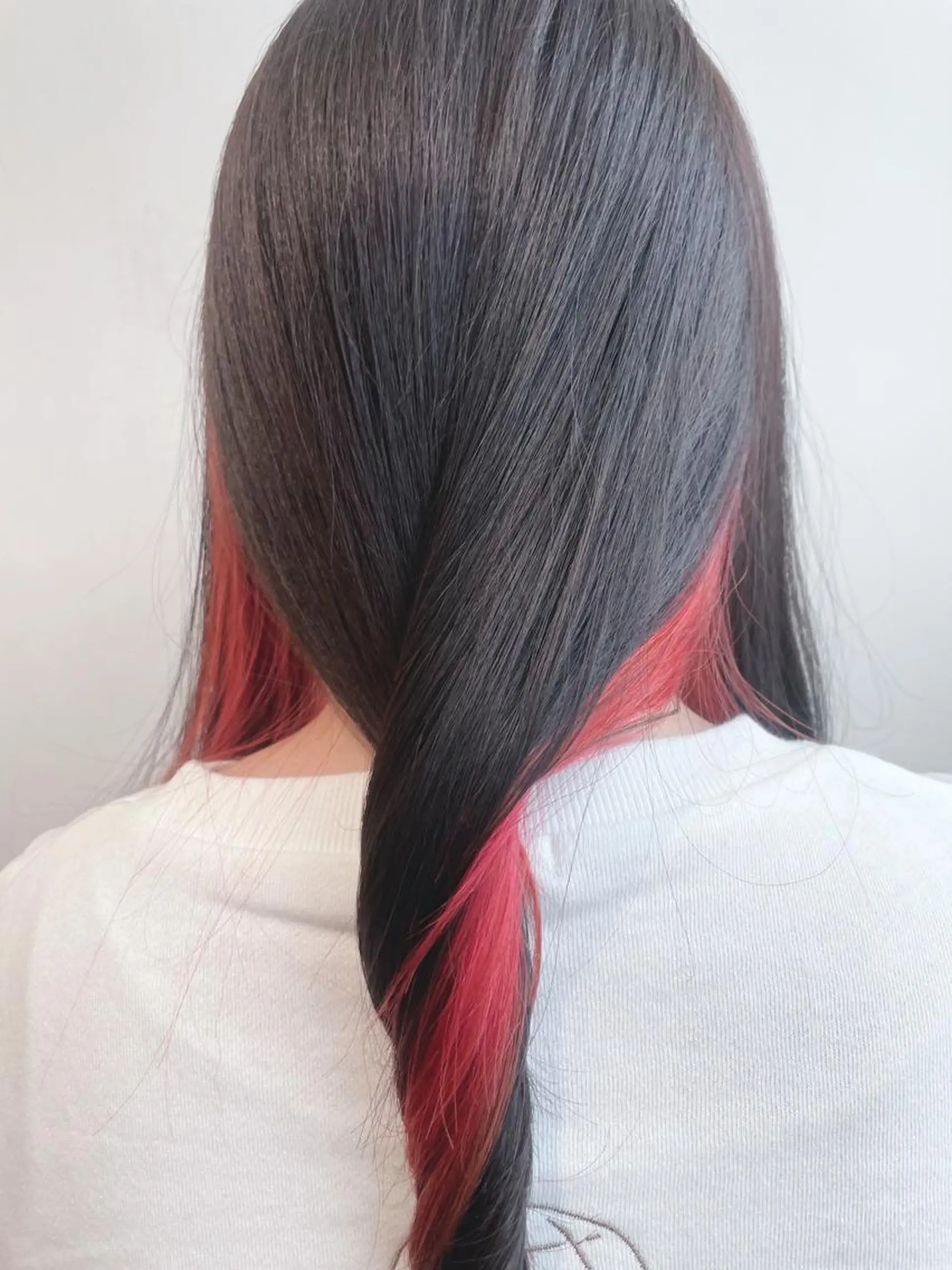 セミロング カラー インナーカラー 学生 岩戸 新のヘアスタイル