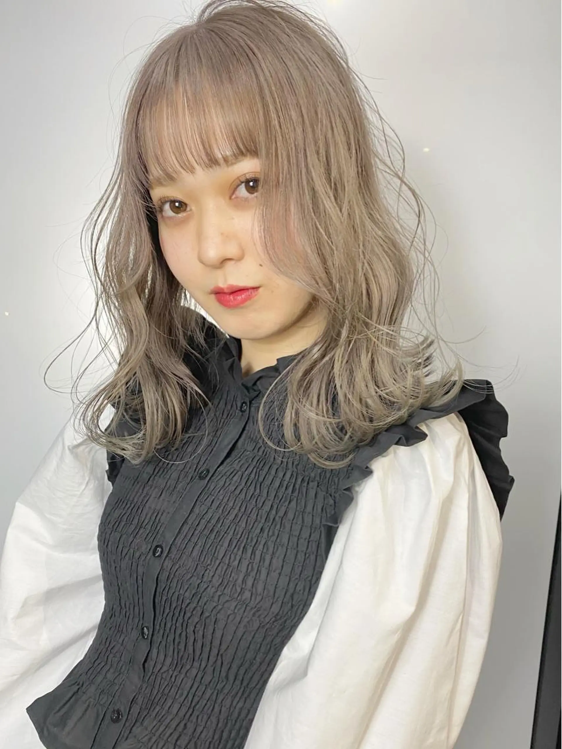 セミロング カラー ベージュカラー ブリーチ ブロンド ブロンドベージュ グレージュ カット ヘアカラー Piaコータロー ハイトーン&‪ボブのヘアスタイル