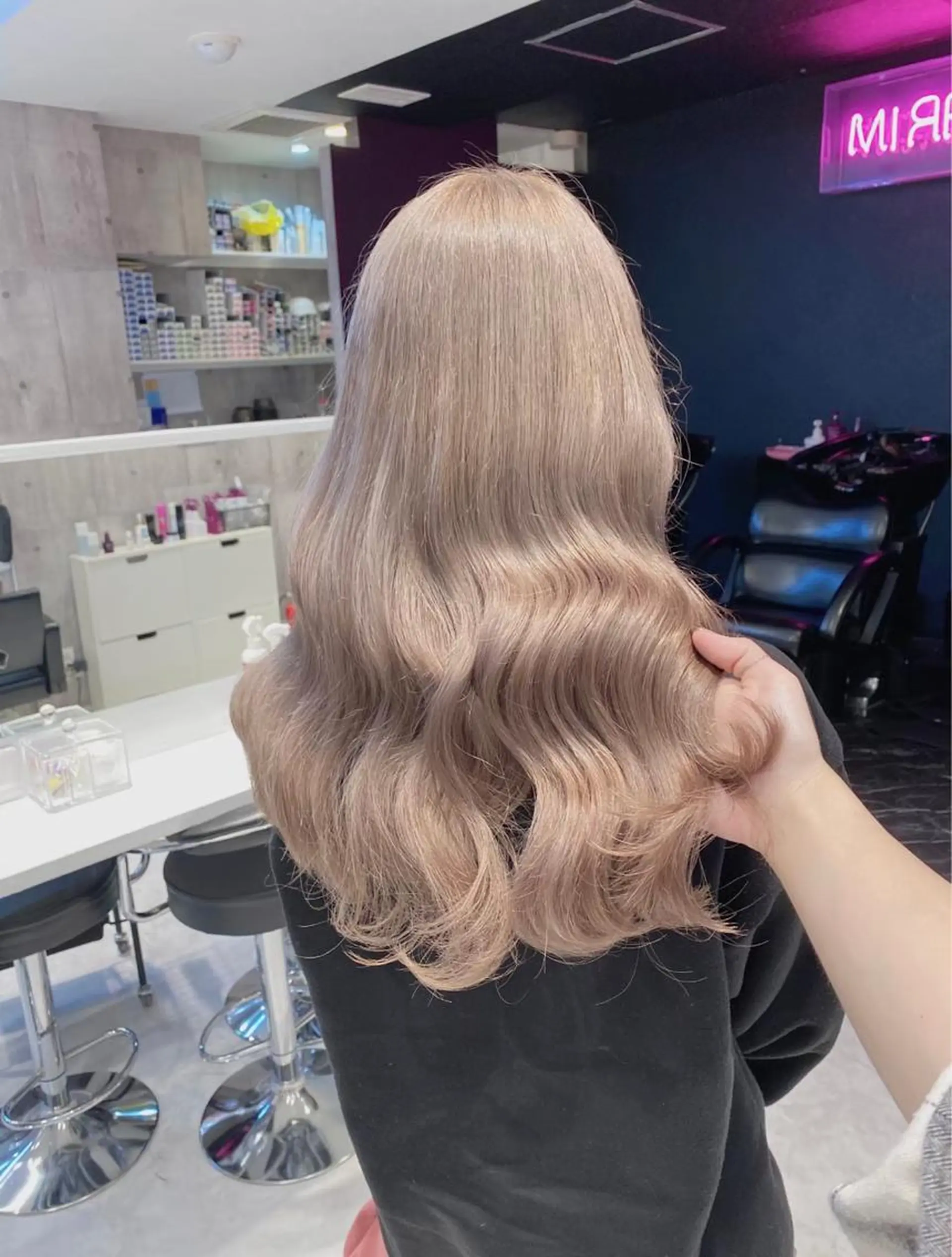 ロング カラー パーマ ヘアアレンジ メンズ キッズ ネイル マツエク・マツパ アイブロウ ヘアカラー トリートメント ハイトーン/ピンク 💗モモ໒꒱のヘアスタイル