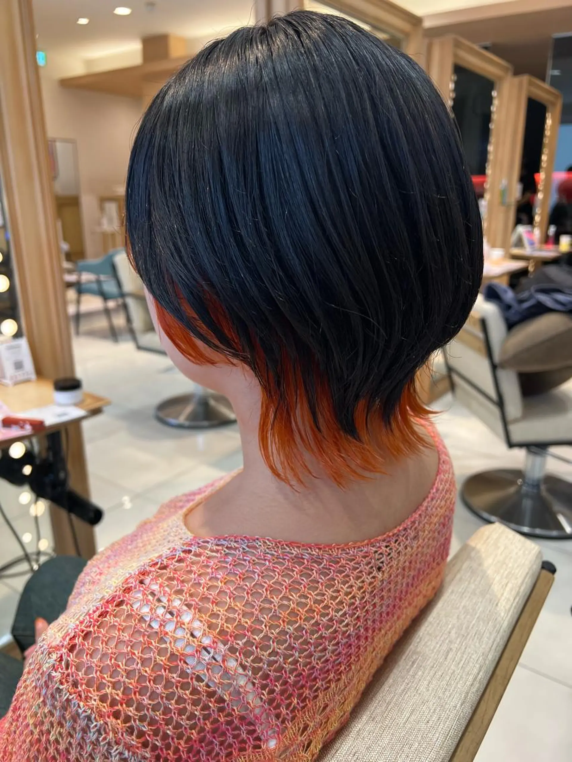 ショート カラー ヘアアレンジ ミストバング ブリーチ ダブルカラー  フェイスフレーミング インナーカラー サナ🌱 切りっぱなしボブのヘアスタイル