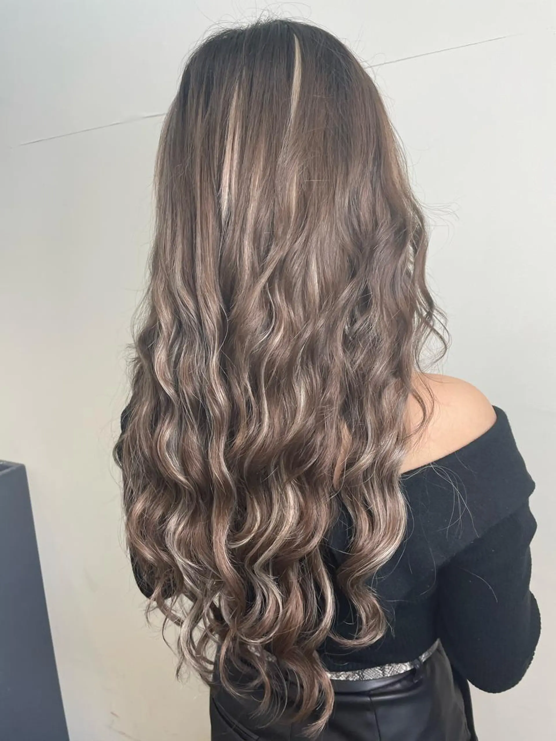 カラー バレイヤージュ ブリーチ ケアブリーチ ダブルカラー イヤリングカラー 戸川 紗良のヘアスタイル