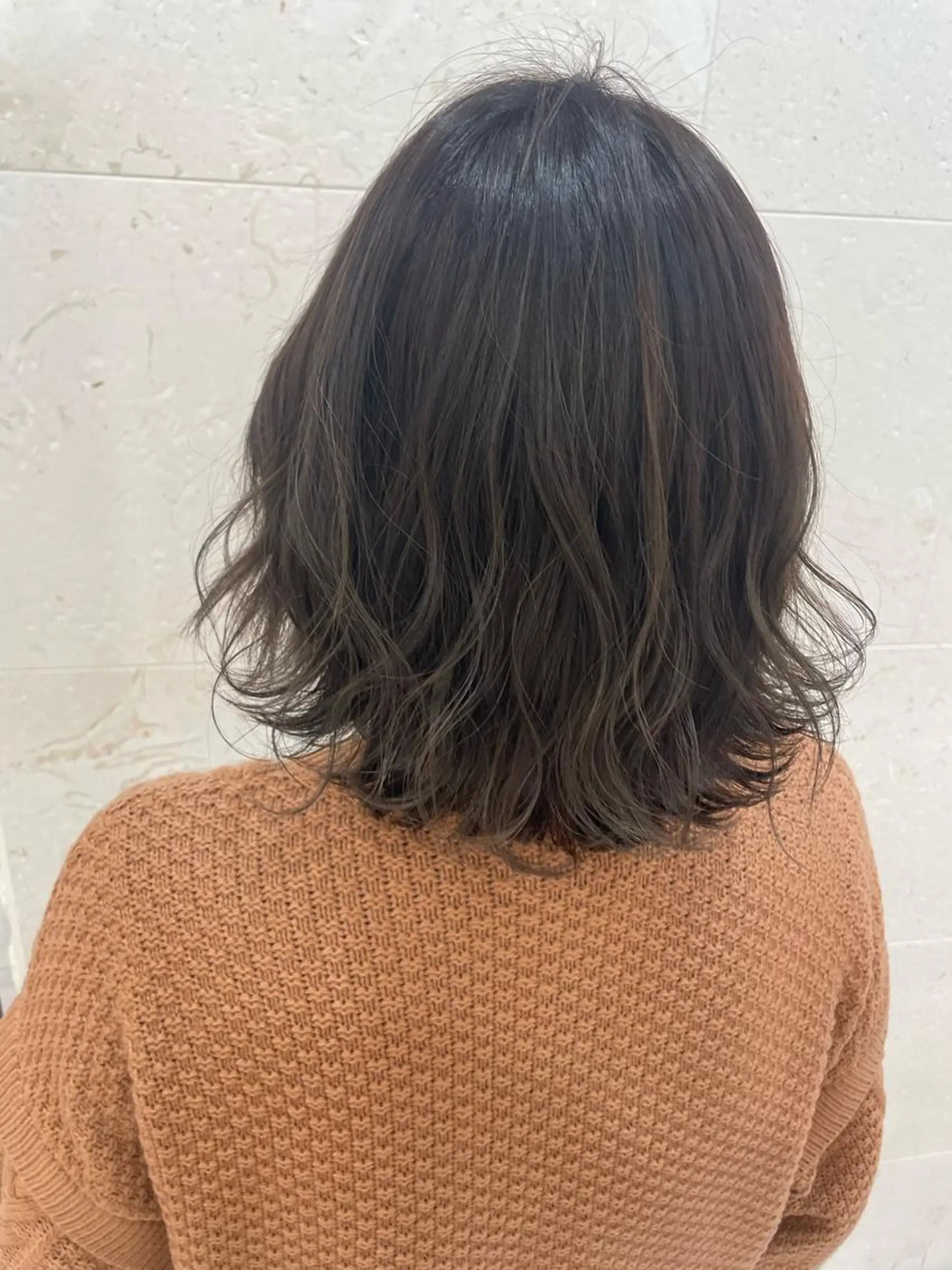 ミディアム アッシュ アッシュブラウン 安田 柚月のヘアスタイル