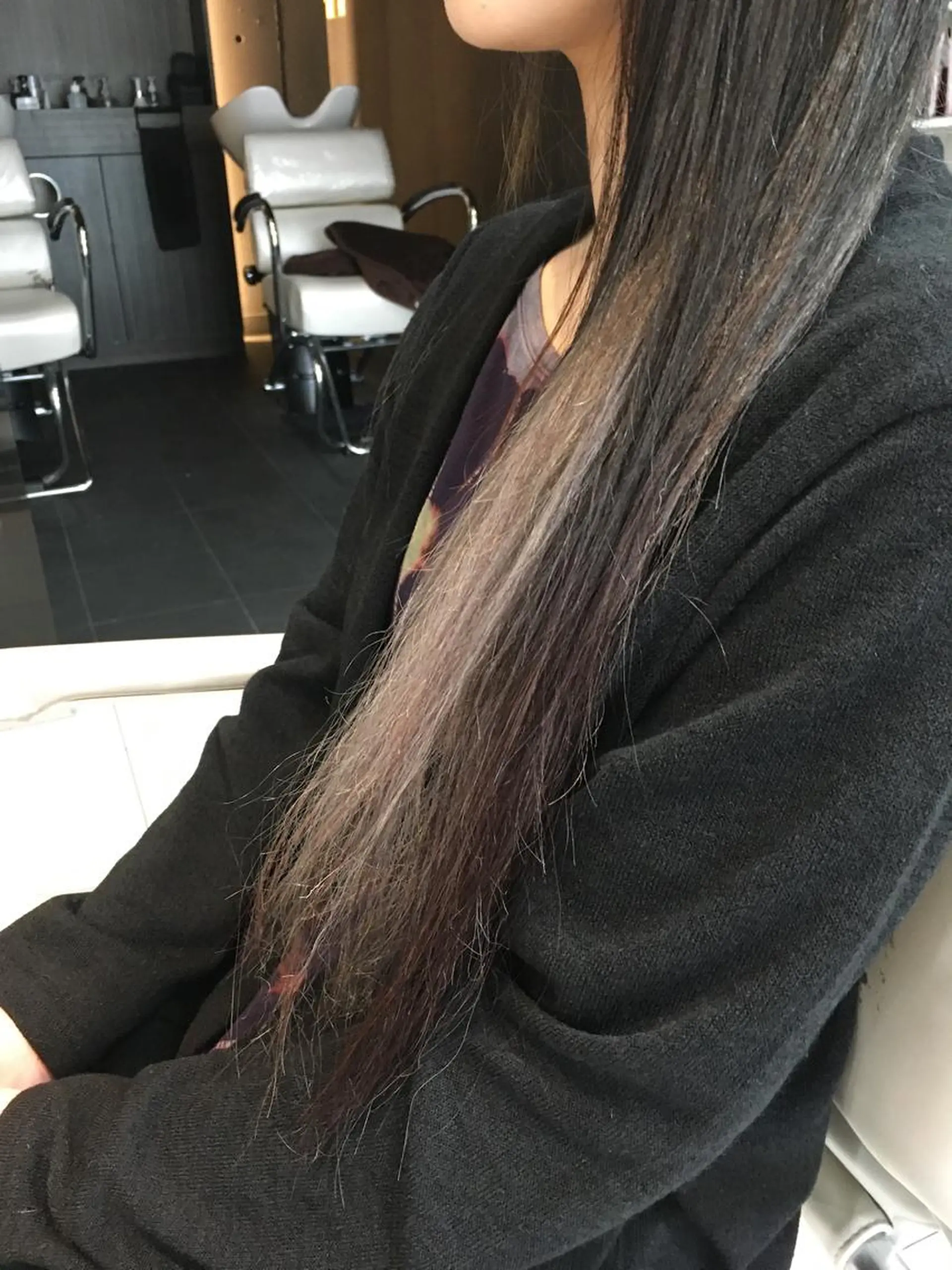 セミロング カラー 白髪ぼかしハイライト 柳川拓哉のヘアスタイル