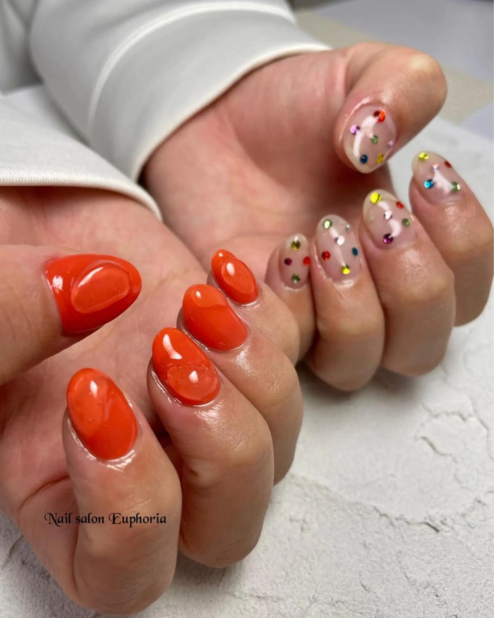 ネイル 韓国ネイル オレンジ ぷっくりネイル 春ネイル ストーンネイル Nail salon Euphoria所属・Nail salon Euphoriaのネイルデザイン